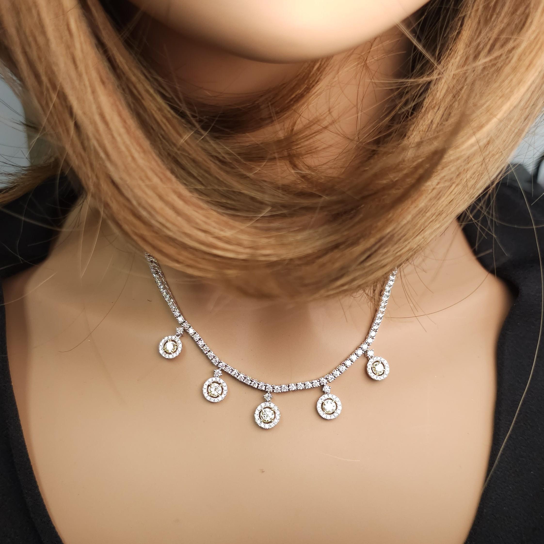 Collar de gota de oro con diamante redondo amarillo natural de 3.76 quilates TW en Nuevo estado para la venta en New York, NY