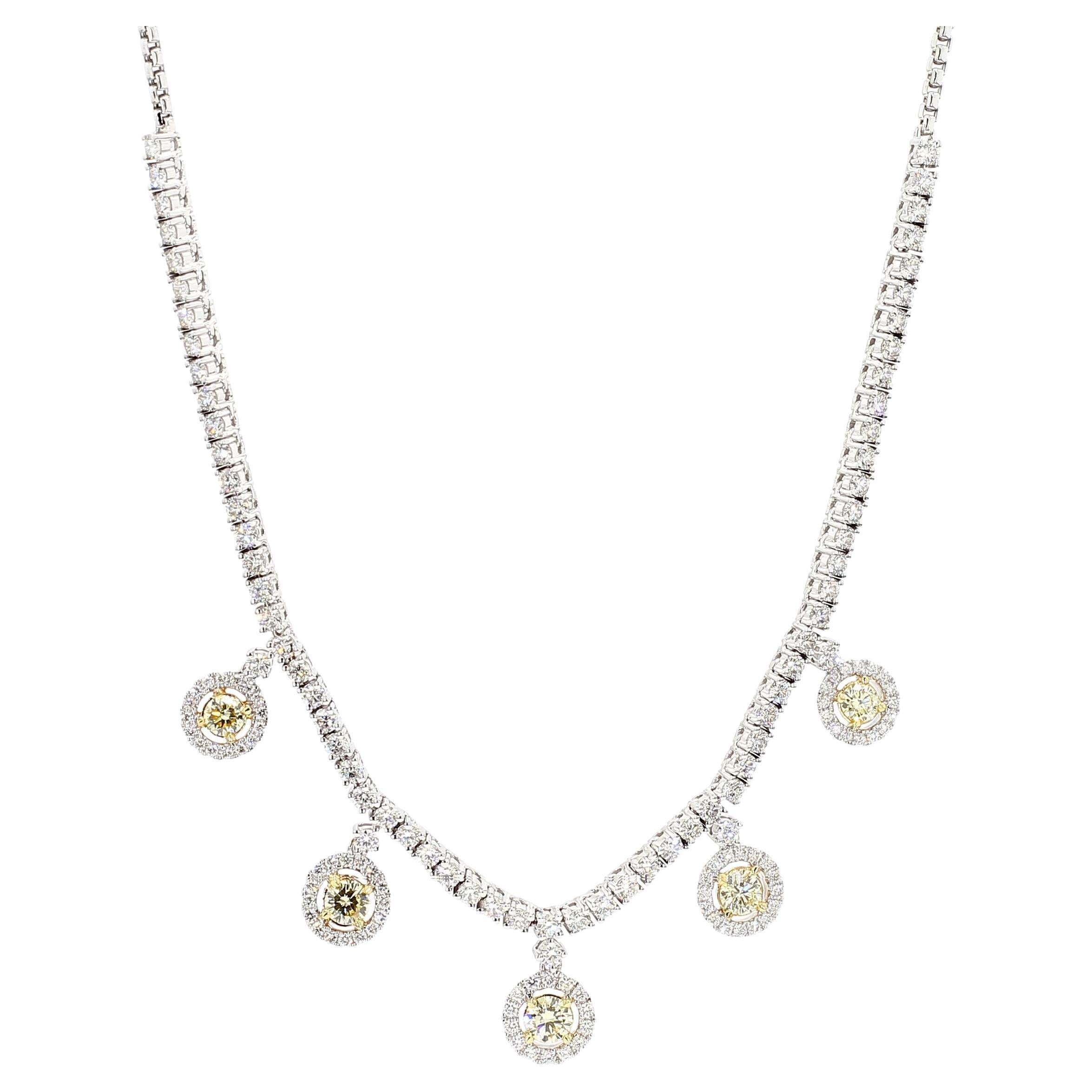 Collar de gota de oro con diamante redondo amarillo natural de 3.76 quilates TW en venta