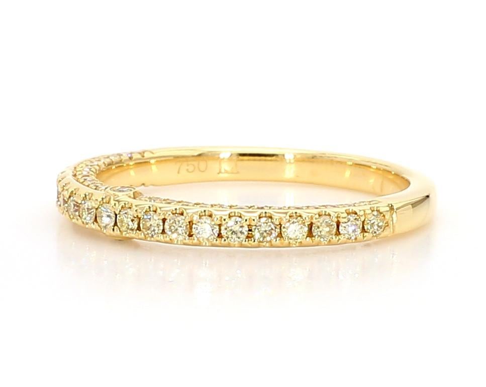La bellissima fascia di diamanti di Raregemworld. Montato in una splendida montatura d'oro giallo 18 carati con diamanti gialli rotondi naturali. Questa banda è garantita per impressionare e migliorare la vostra collezione personale!

Peso totale: