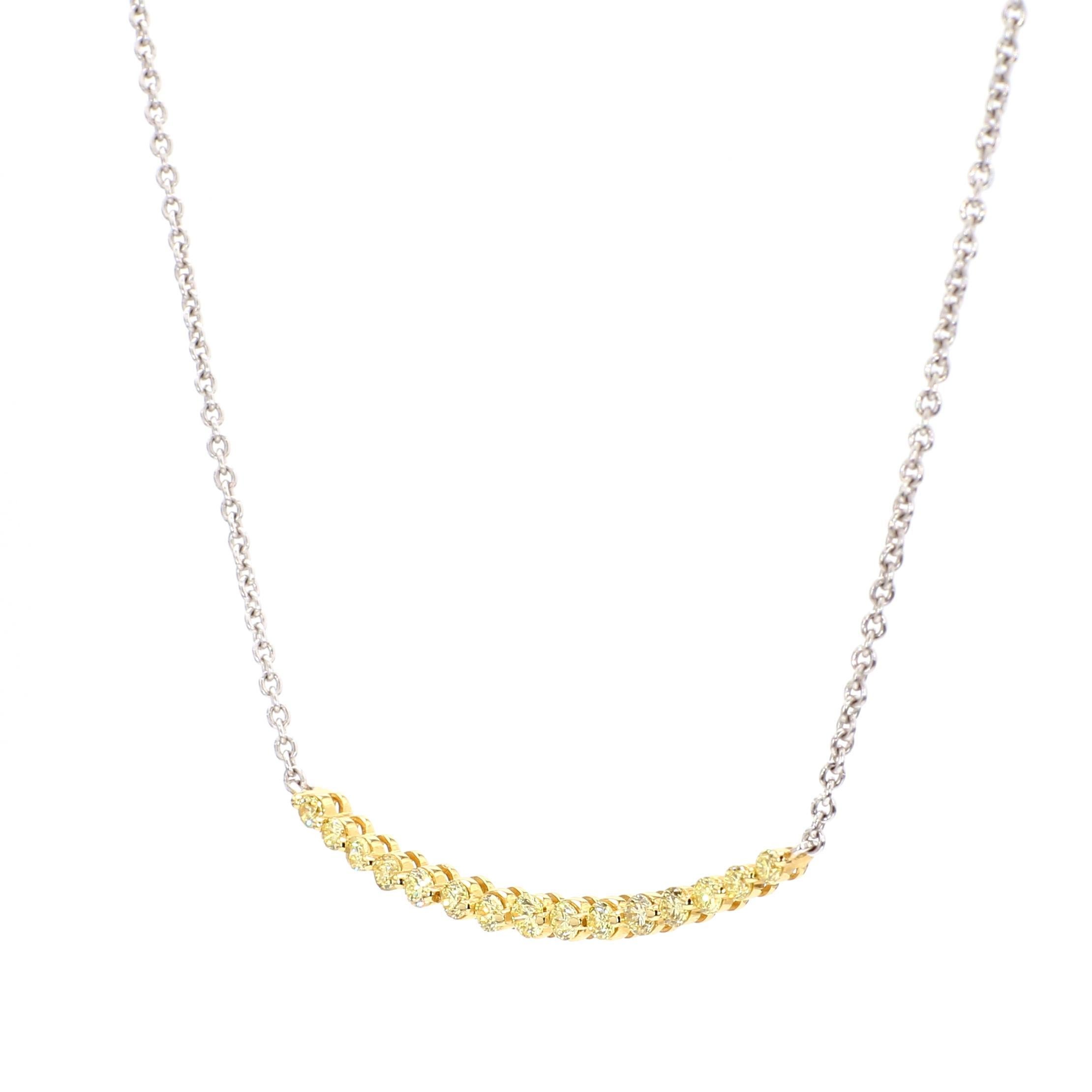 RareGemWorld's wunderschöner Diamant-Anhänger. Montiert in einer schönen Fassung aus 18K Gelb- und Weißgold mit natürlichen runden gelben Diamanten. Dieser Anhänger wird Sie garantiert beeindrucken und Ihre persönliche Sammlung