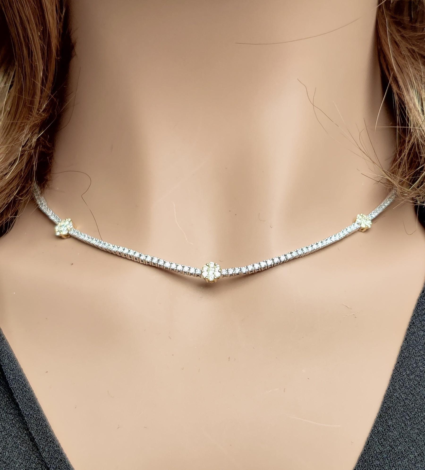 Natural Yellow Round Diamond 4.66 Carat TW Gold Drop Necklace In New Condition For Sale In New York, NY