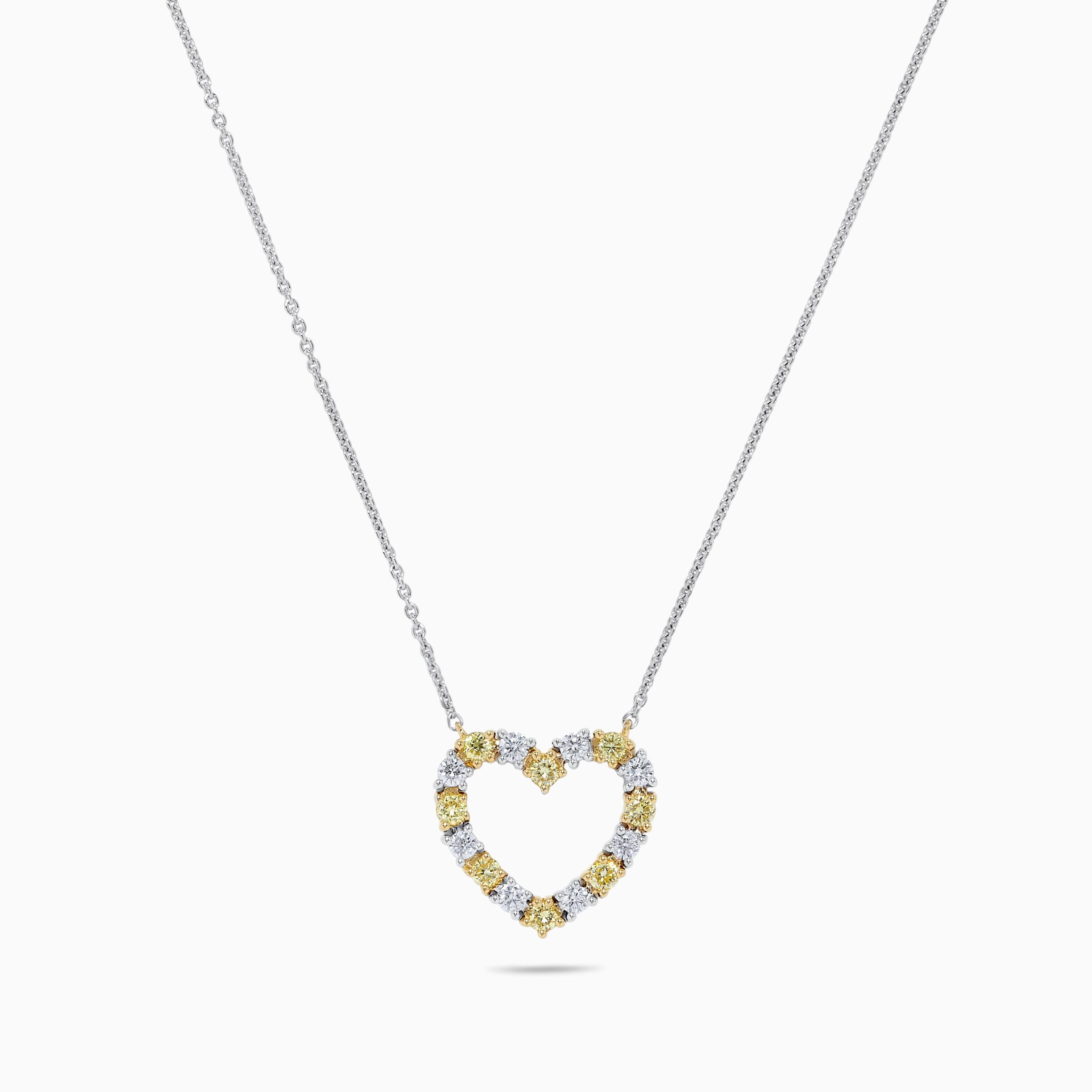 Contemporain Collier en or avec cœur en diamant rond de couleur naturelle jaune de 63 carat TW en vente