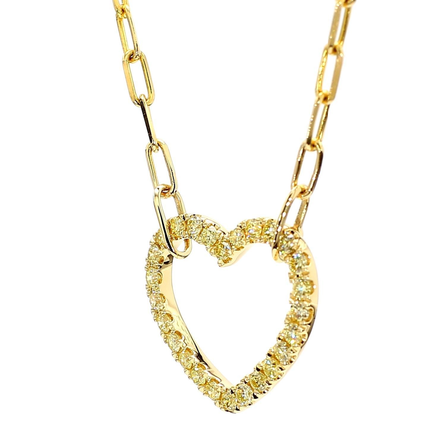Le magnifique pendentif en diamant de Raregemworld. Monté dans une belle monture en or jaune 18 carats avec une mêlée de diamants jaunes ronds naturels. Ce pendentif est garanti pour impressionner et enrichir votre collection personnelle.

Poids