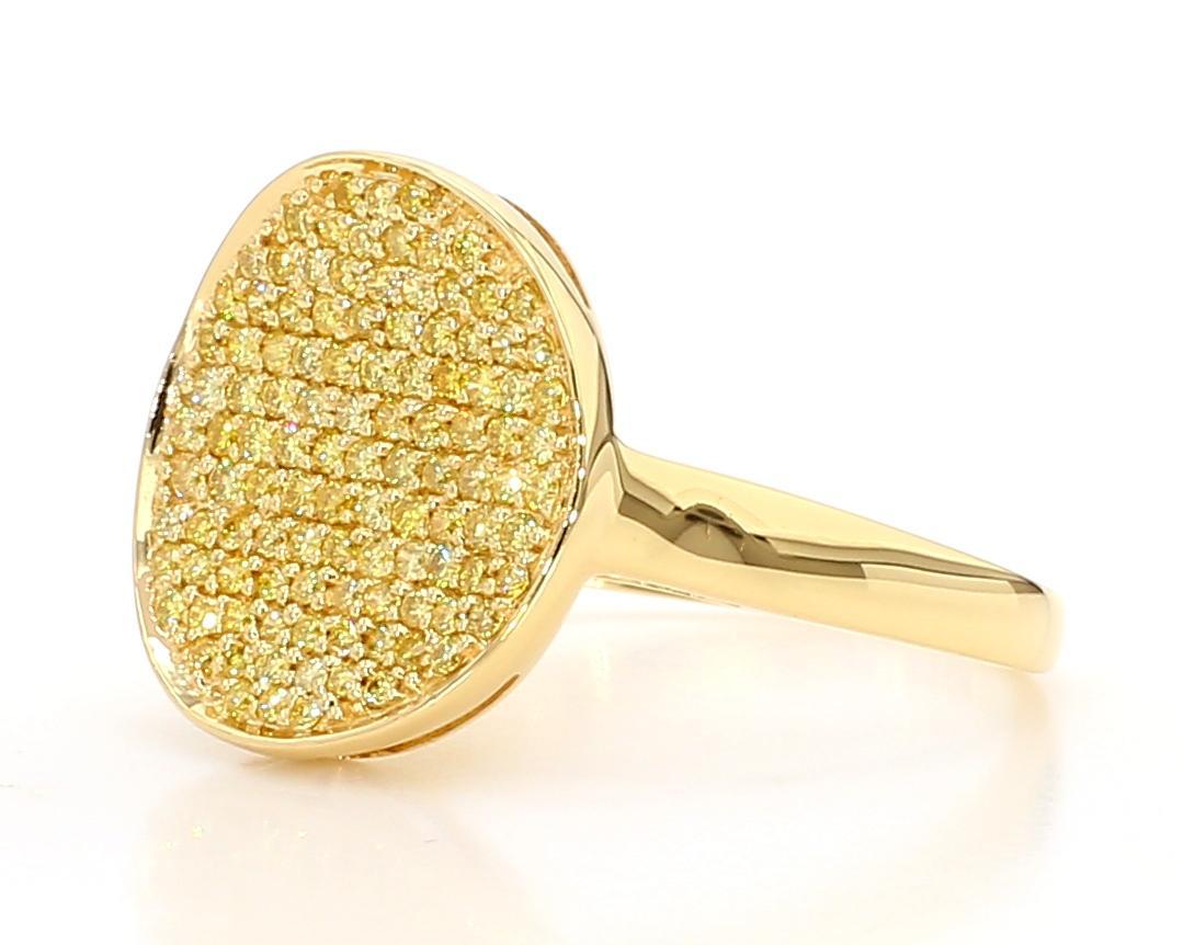 La bague en diamant classique de Raregemworld. Monté dans une belle monture en or jaune 18 carats avec une mêlée de diamants jaunes ronds naturels. Cette bague est garantie pour impressionner et améliorer votre collection personnelle !

Poids total