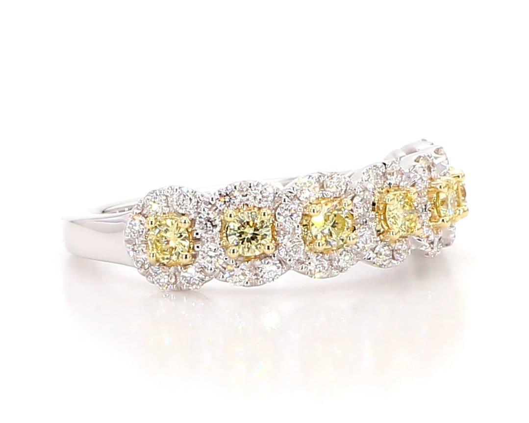 Taglio rotondo Fascia nuziale in oro con diamante rotondo giallo naturale da 86 carati TW in vendita