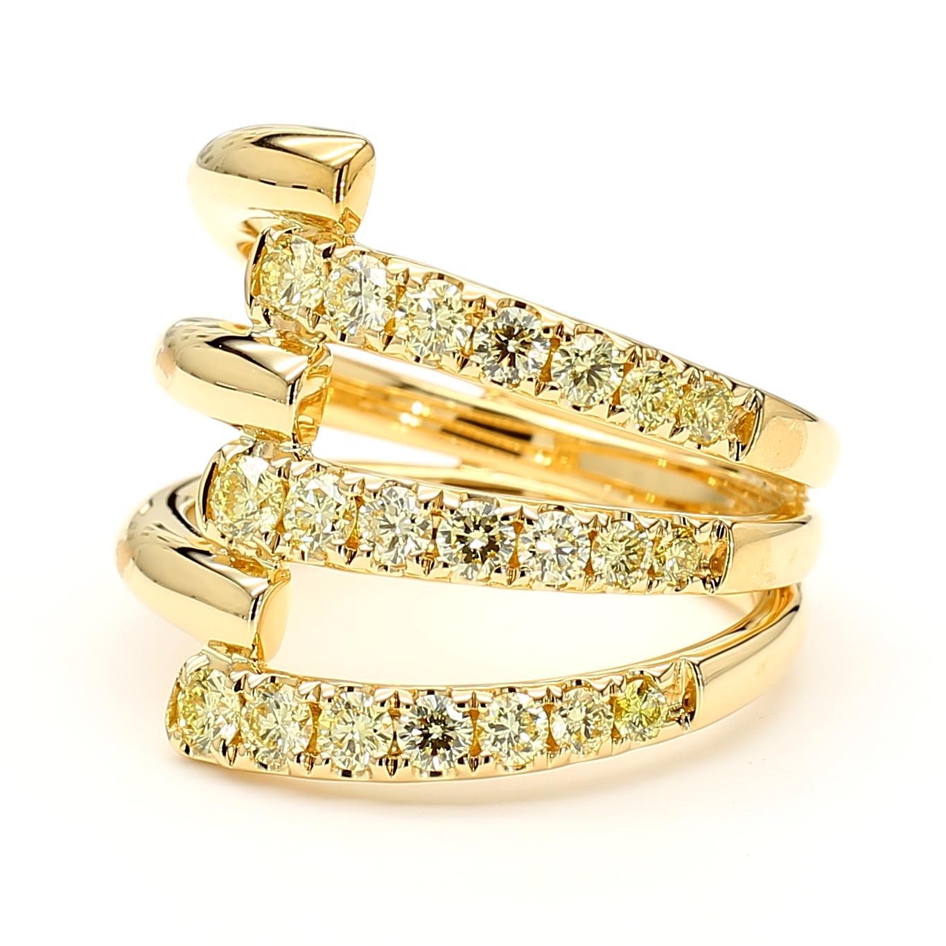 Precioso anillo de diamantes de RareGemWorld. Montado en un precioso engaste de Oro Amarillo de 18K con melee de diamantes amarillos redondos naturales. Este anillo impresionará y realzará su colección personal

Peso total: .93cts

Diamantes