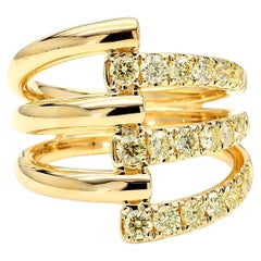 Anello da cocktail in oro giallo con diamante rotondo Nature da 93 carati TW