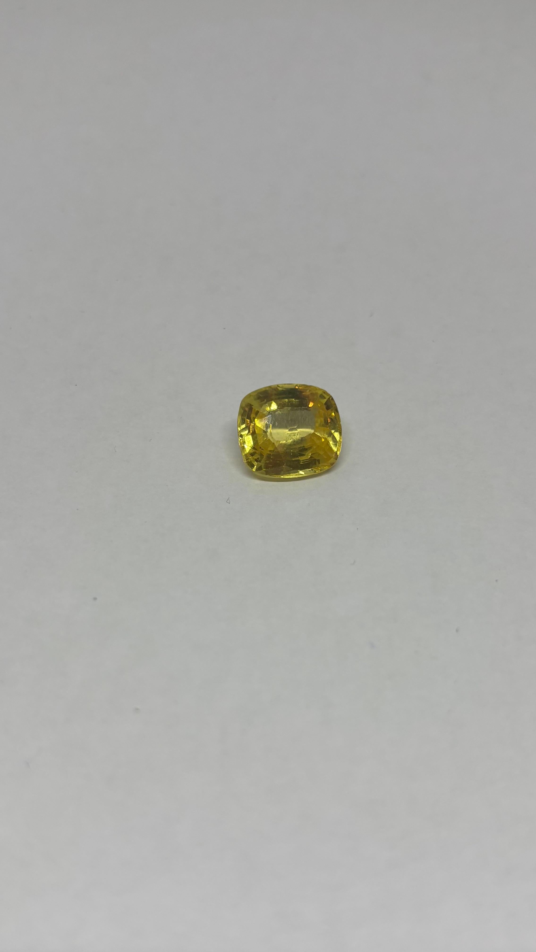 Saphir jaune naturel non chauffé certifié  10,06cts carats Neuf - En vente à jaipur, IN