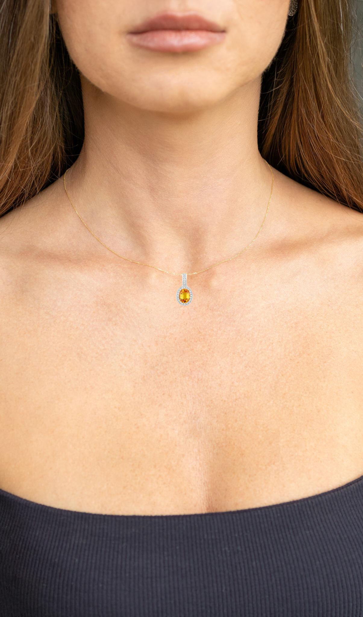 Contemporaneo Ciondolo a raggiera con zaffiro giallo naturale e diamante da 1,80 carati in oro giallo 14k in vendita