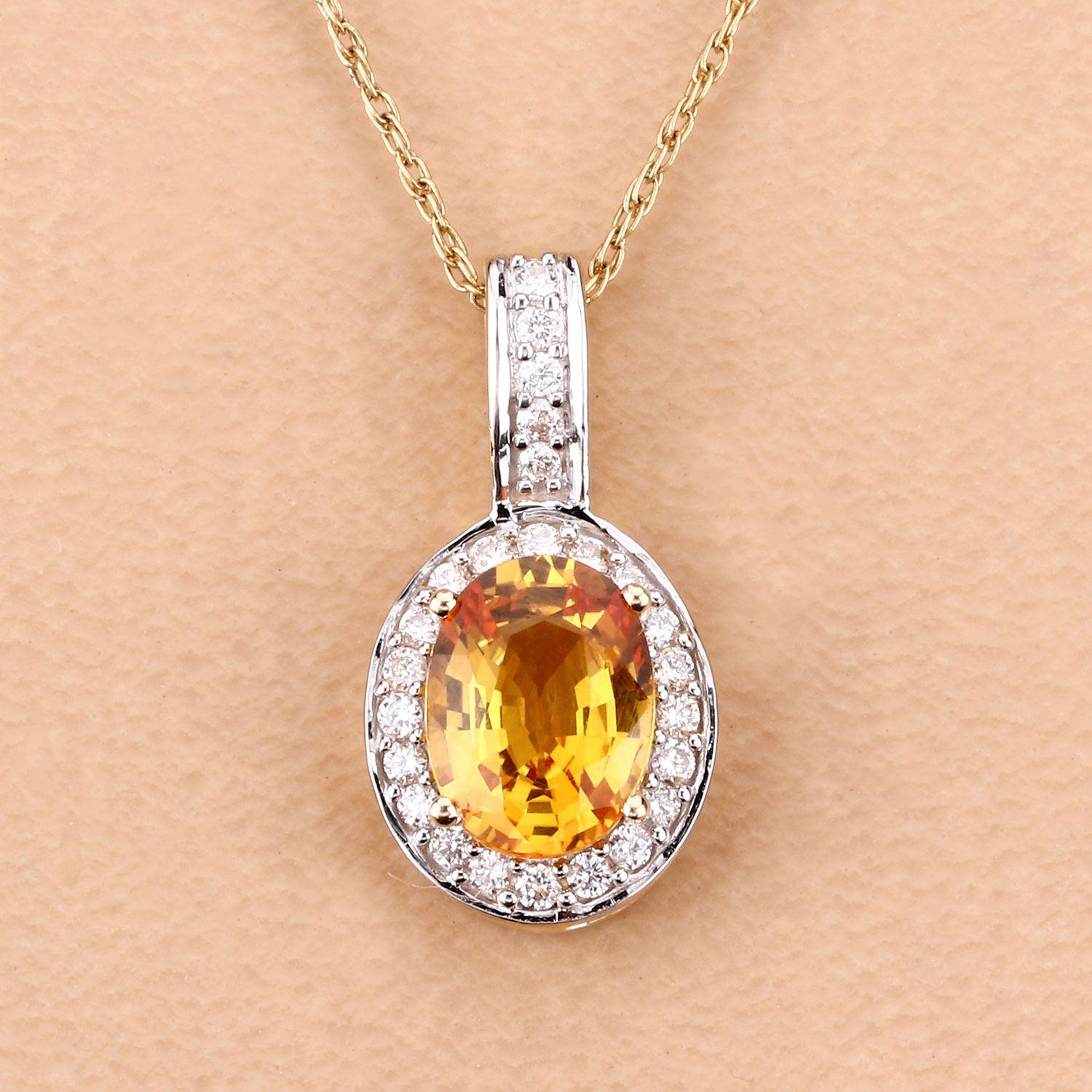 Taglio ovale Ciondolo a raggiera con zaffiro giallo naturale e diamante da 1,80 carati in oro giallo 14k in vendita