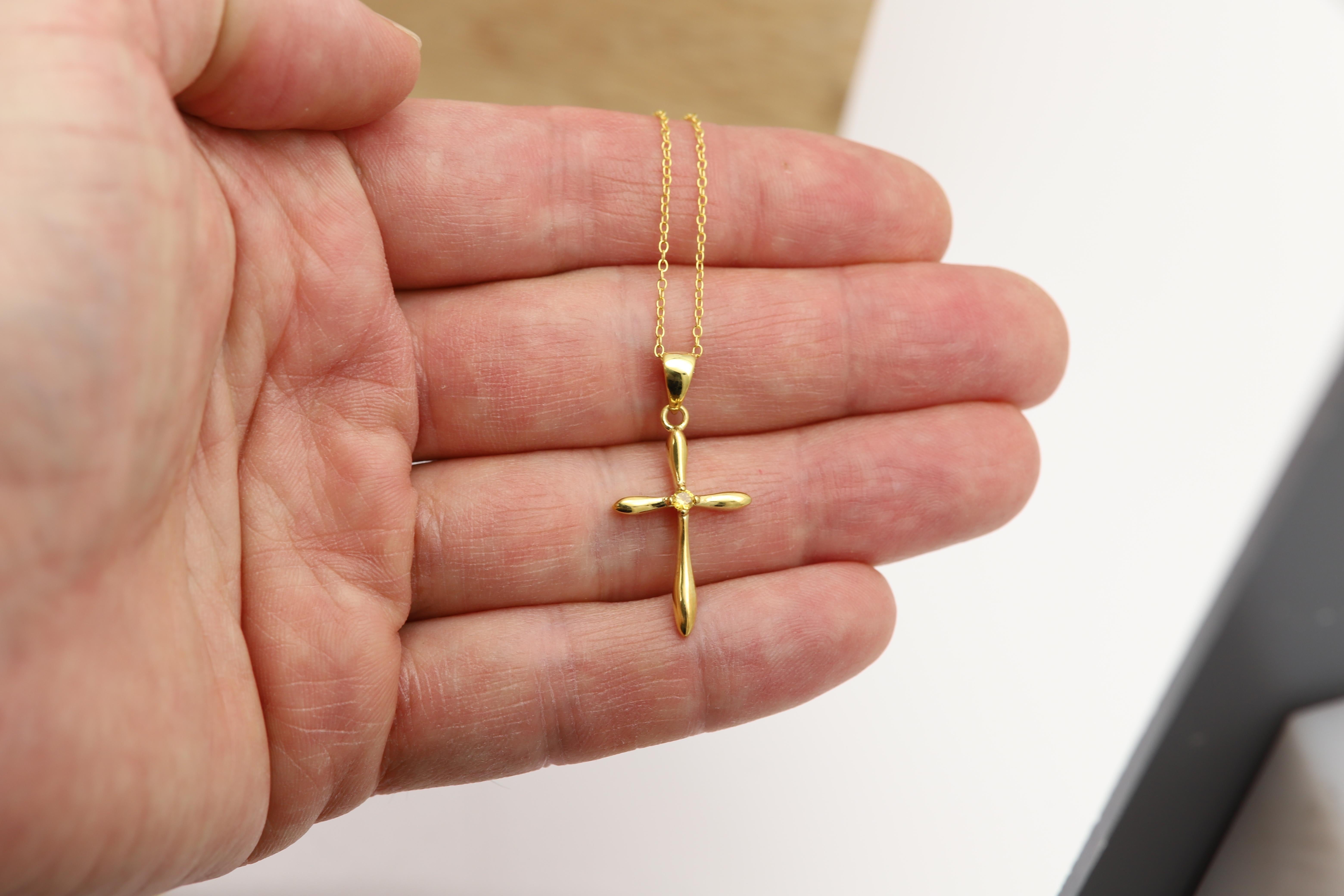 Taglio rotondo Natural Yellow Sapphire Cross Pendant Sterling Silver Cross in vendita