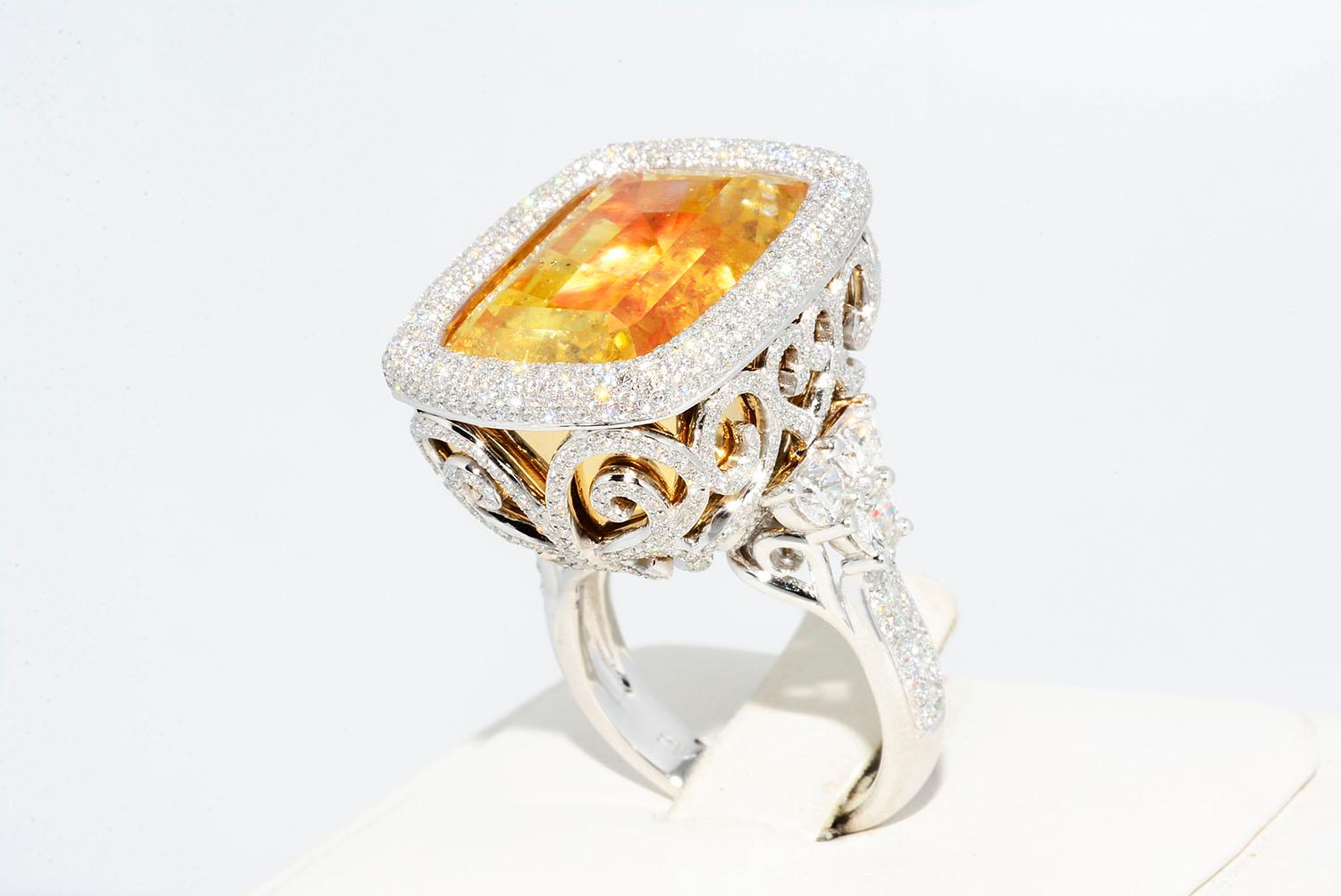 Natural Yellow No Heat Sapphire and Diamond Ring Platinum and 18k Yellow Gold In New Condition For Sale In New York, NY