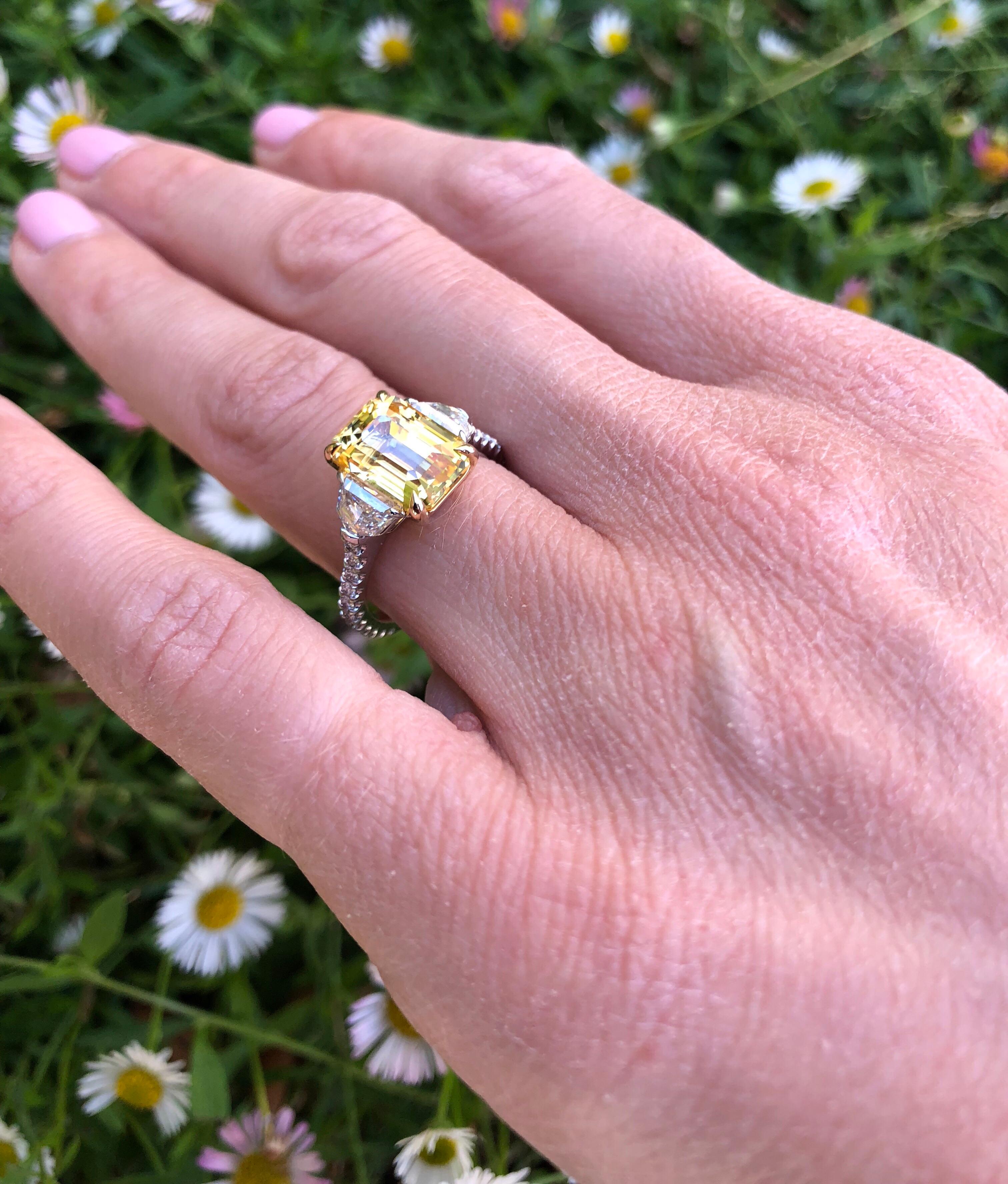 Unheated Yellow Sapphire Ring 4.47 Carats Ceylon No Heat In New Condition In Beverly Hills, CA