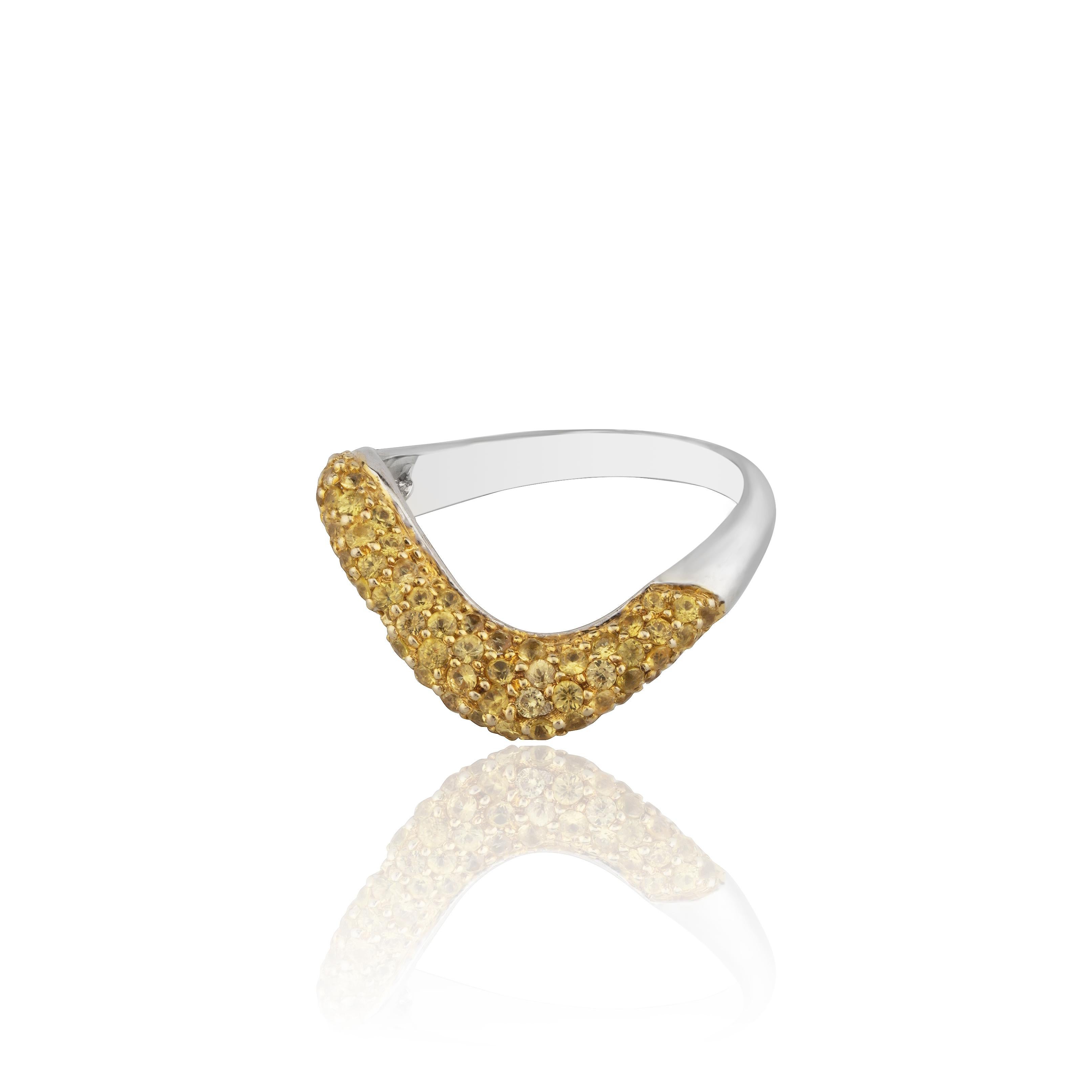 Il s'agit d'une bague étonnante avec 

Saphir jaune : 1.39 carats

Or : 3.52gms






C'est une bague parfaite pour une soirée. La qualité des diamants est de couleur FG et de pureté VSI.


 . Veuillez lire mes commentaires pour vous mettre à