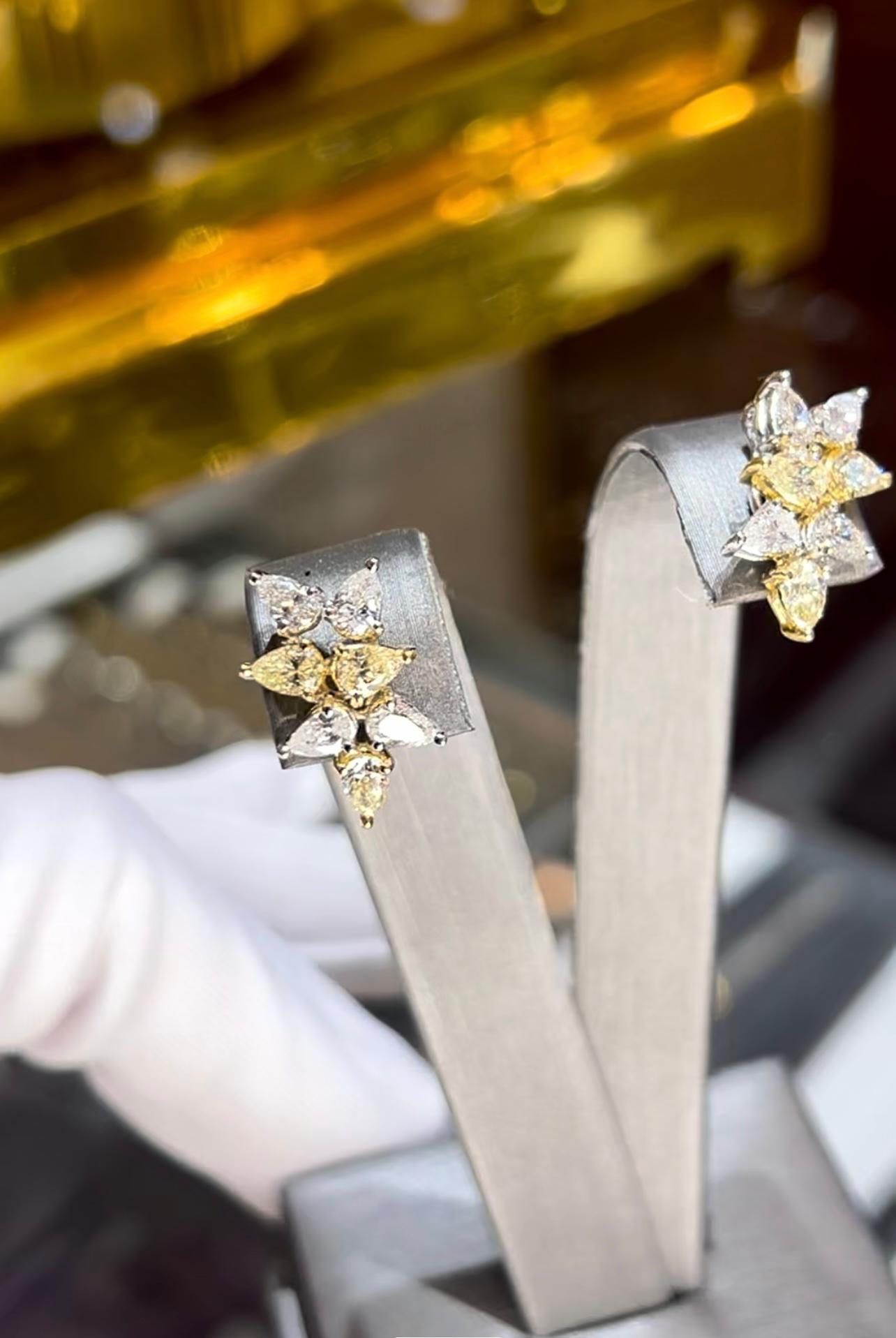 Boucles d'oreilles classiques en or 18K avec diamants naturels jaunes et blancs, 2.30ct en vente 1