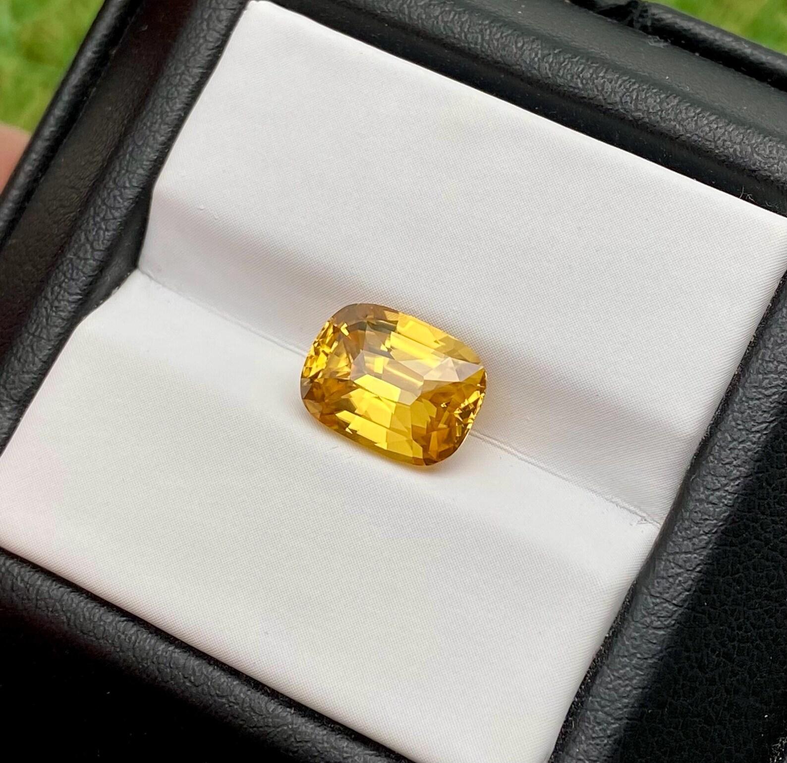 Natural Yellow Zircon loose gemstone 5.00 ct., High quality, Cushion , Sri Lanka For Sale 5