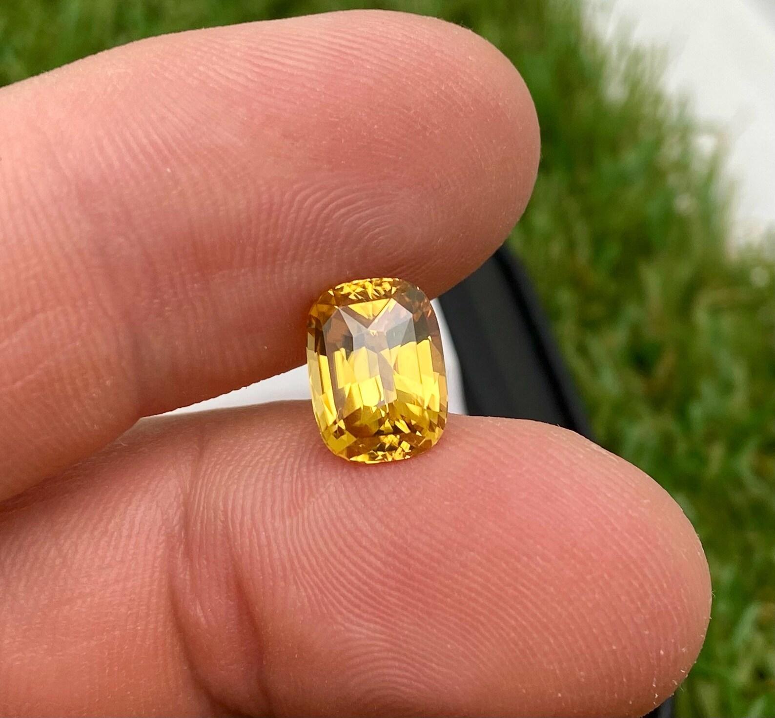 Natural Yellow Zircon loose gemstone 5.00 ct., High quality, Cushion , Sri Lanka In New Condition For Sale In Daugavpils, LV