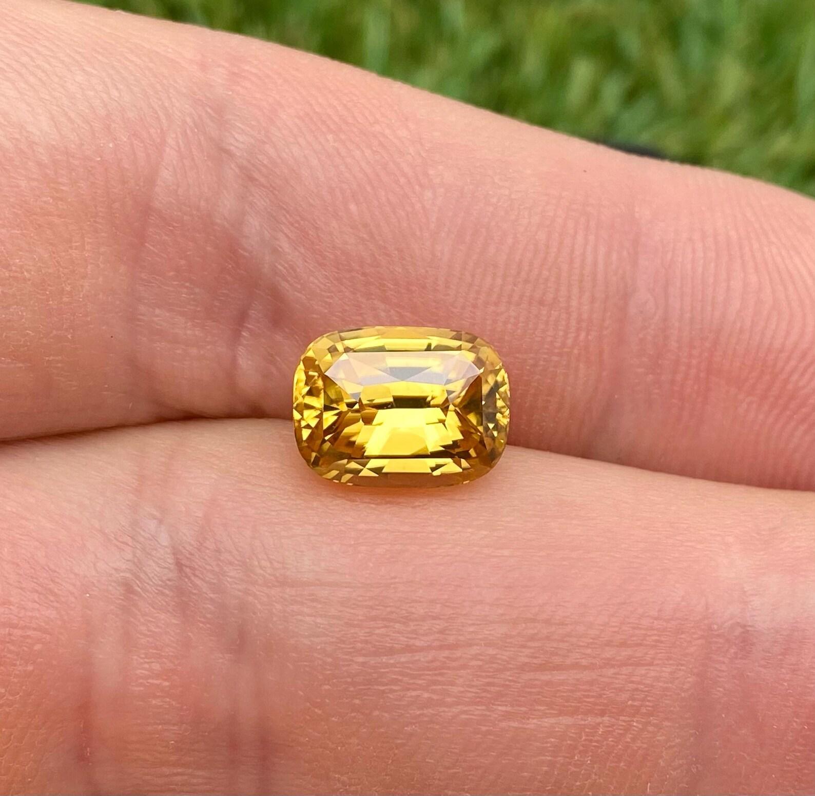 Women's or Men's Natural Yellow Zircon loose gemstone 5.00 ct., High quality, Cushion , Sri Lanka For Sale