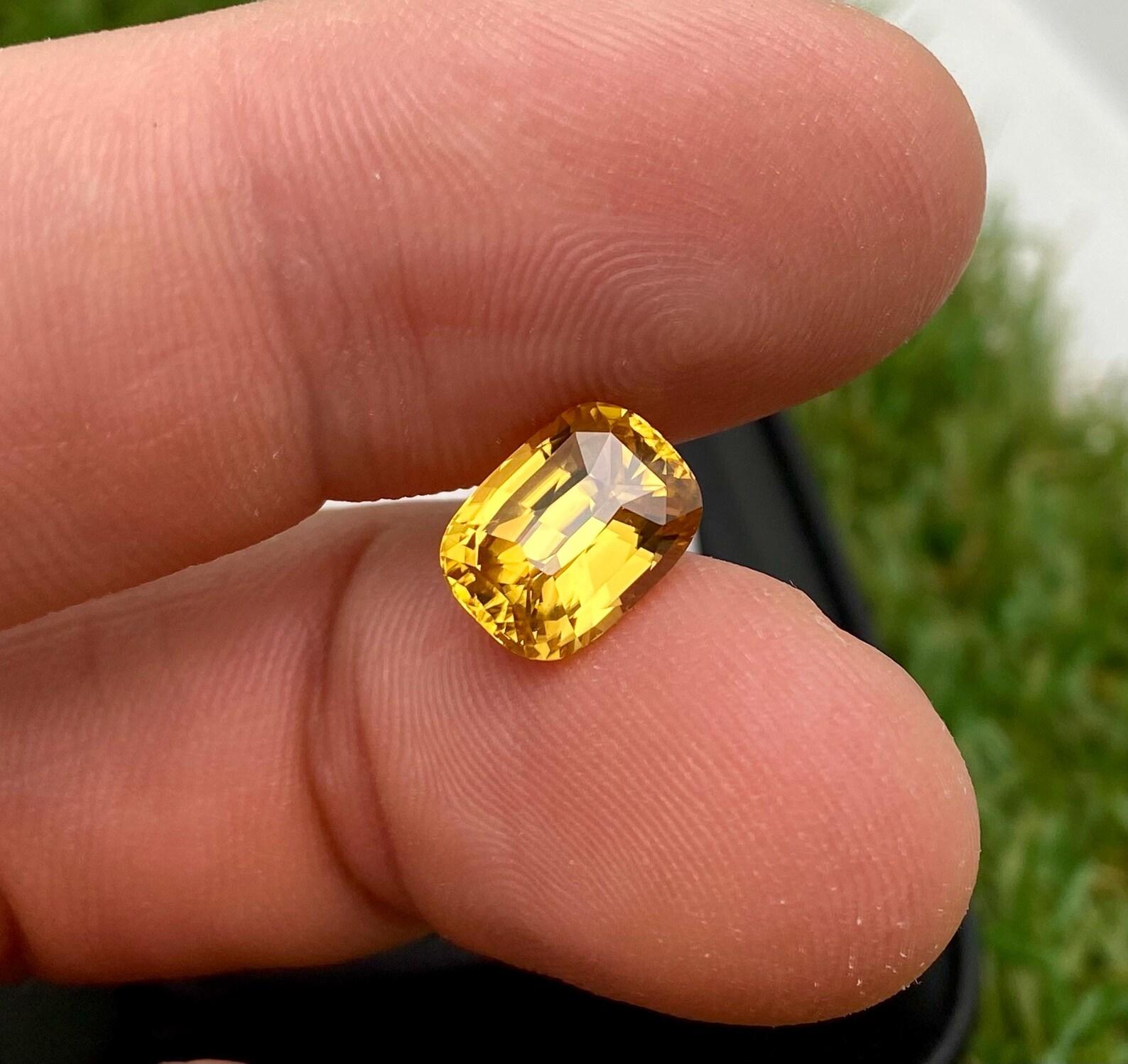 Natural Yellow Zircon loose gemstone 5.00 ct., High quality, Cushion , Sri Lanka For Sale 1
