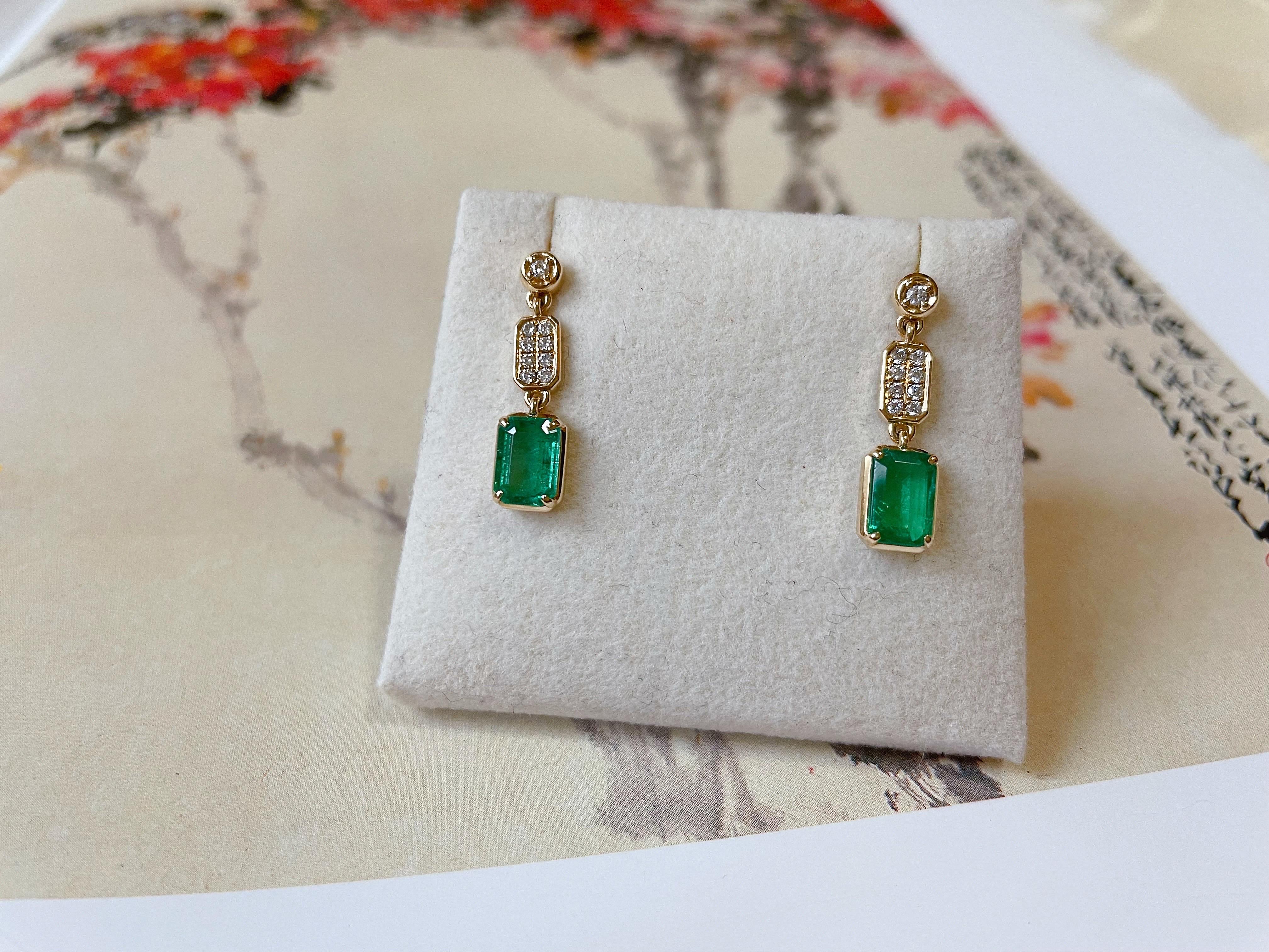 Natural Zambia Emerald with Diamond 18k Yellow Gold Drop Earrings For Sale 5