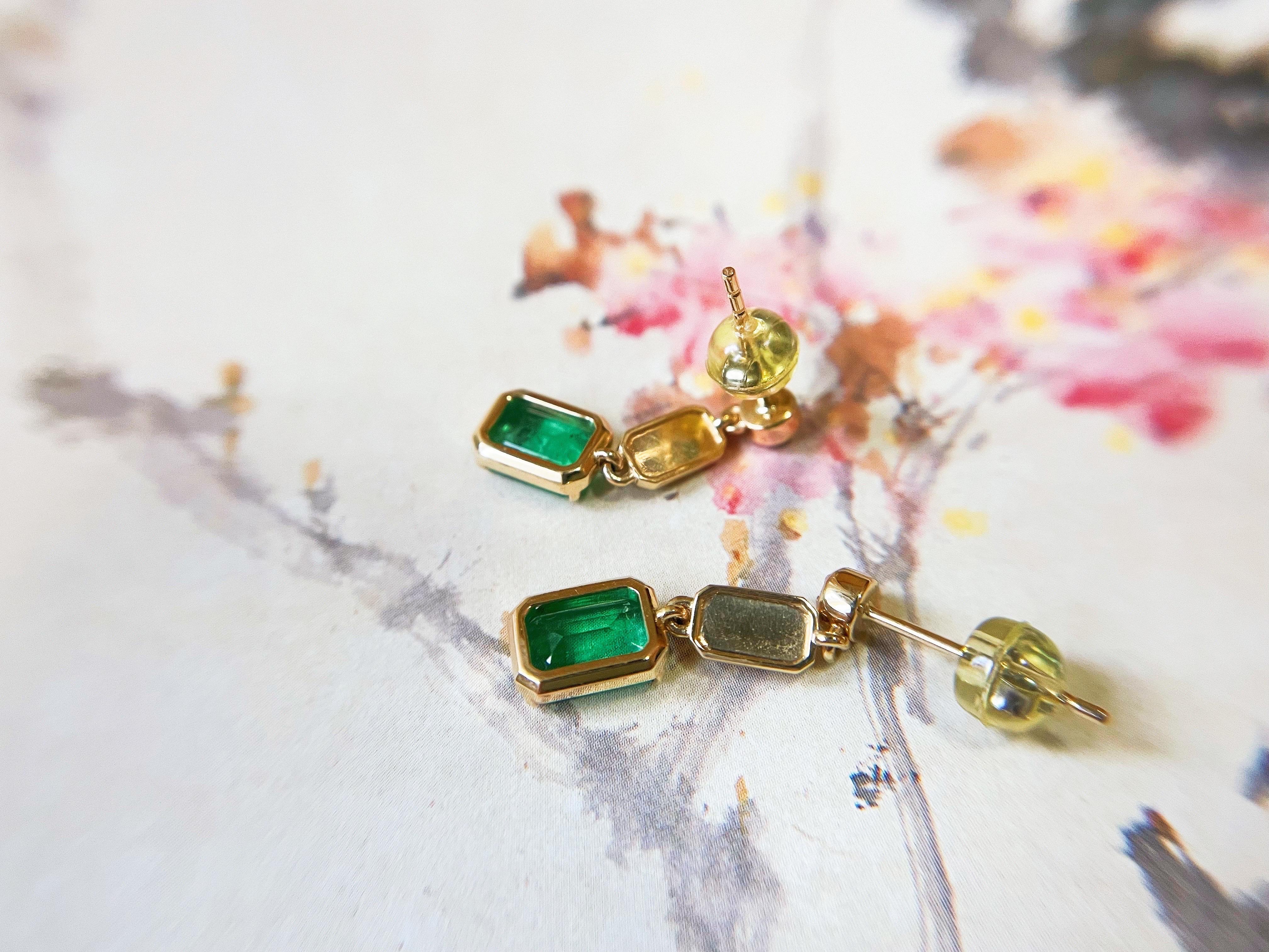 Natural Zambia Emerald with Diamond 18k Yellow Gold Drop Earrings For Sale 2