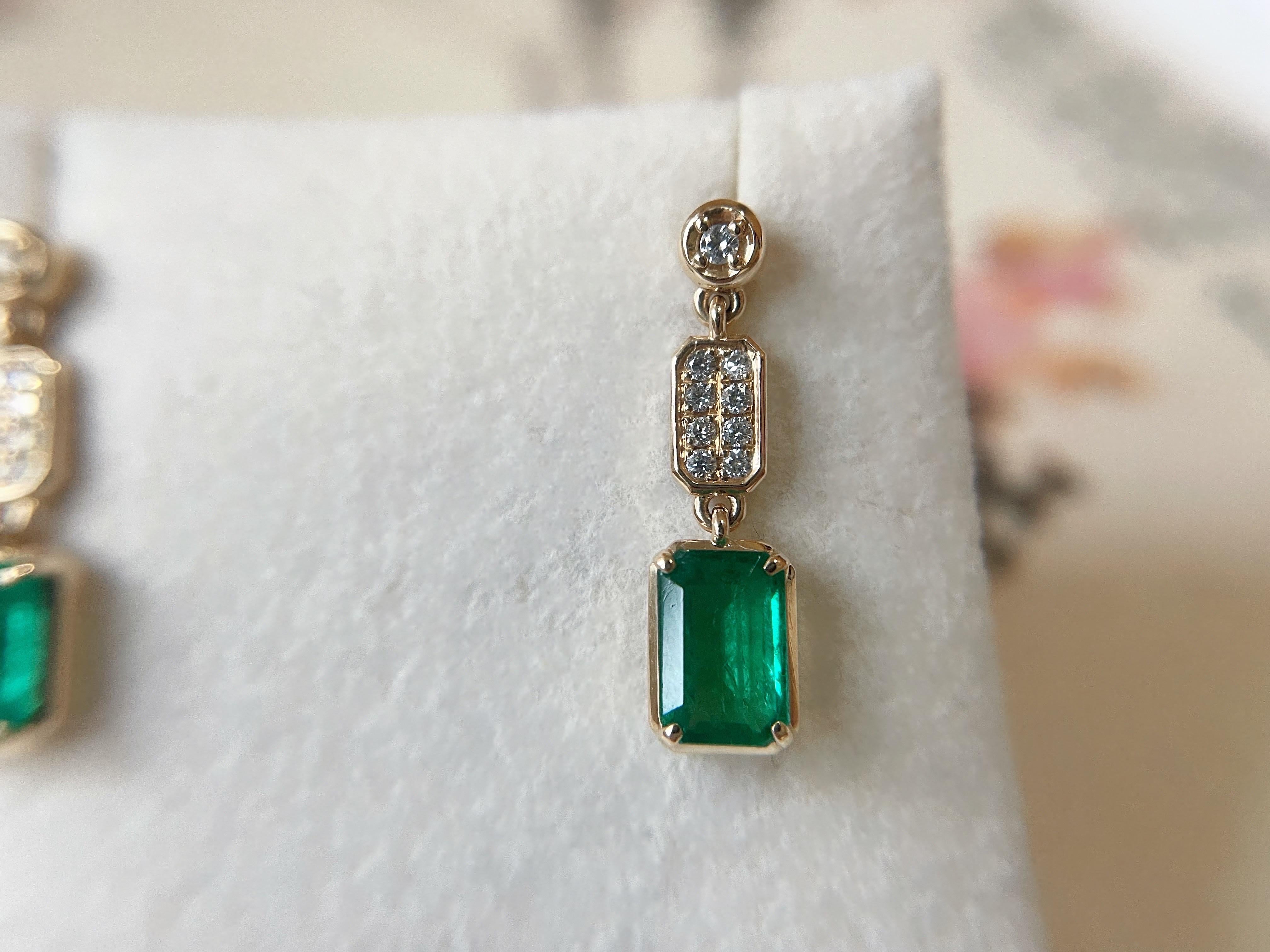 Natural Zambia Emerald with Diamond 18k Yellow Gold Drop Earrings For Sale 3