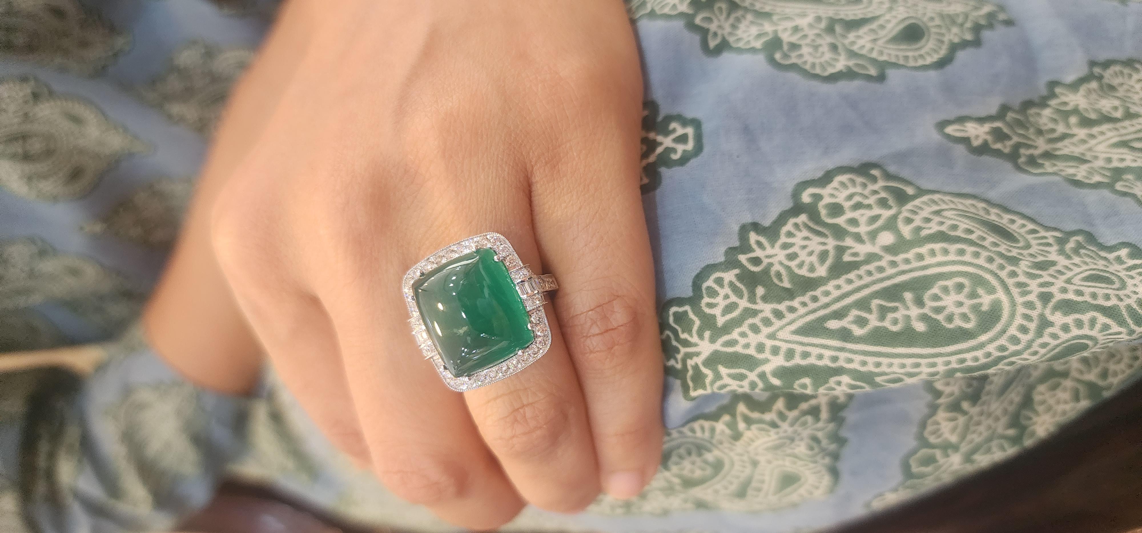 Natural Zambian caboshan Emerald diamond ring in 18k gold For Sale 1