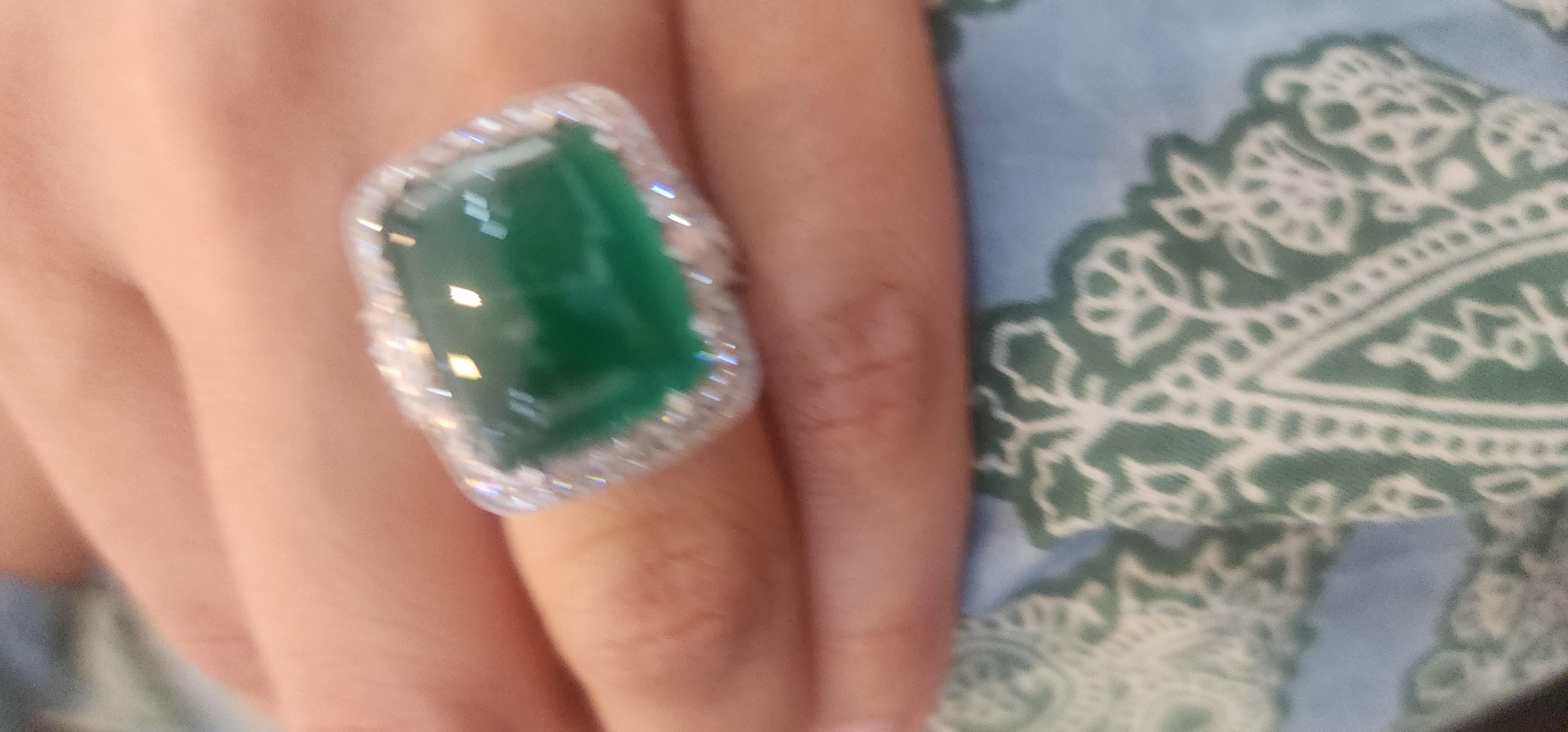 Natural Zambian caboshan Emerald diamond ring in 18k gold For Sale 2