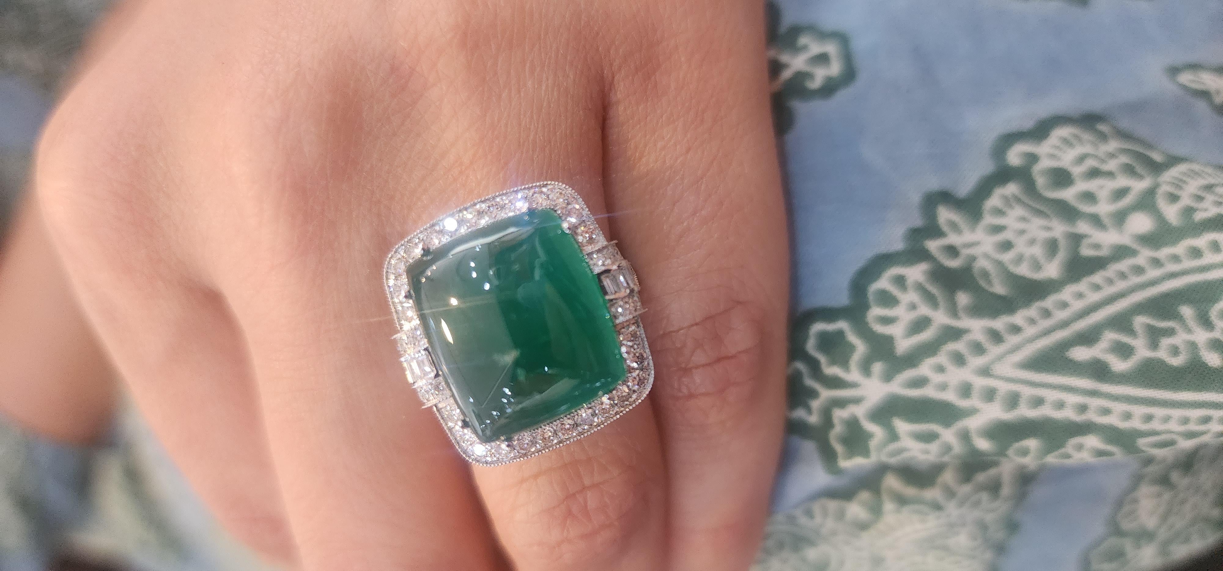 Natural Zambian caboshan Emerald diamond ring in 18k gold For Sale 3