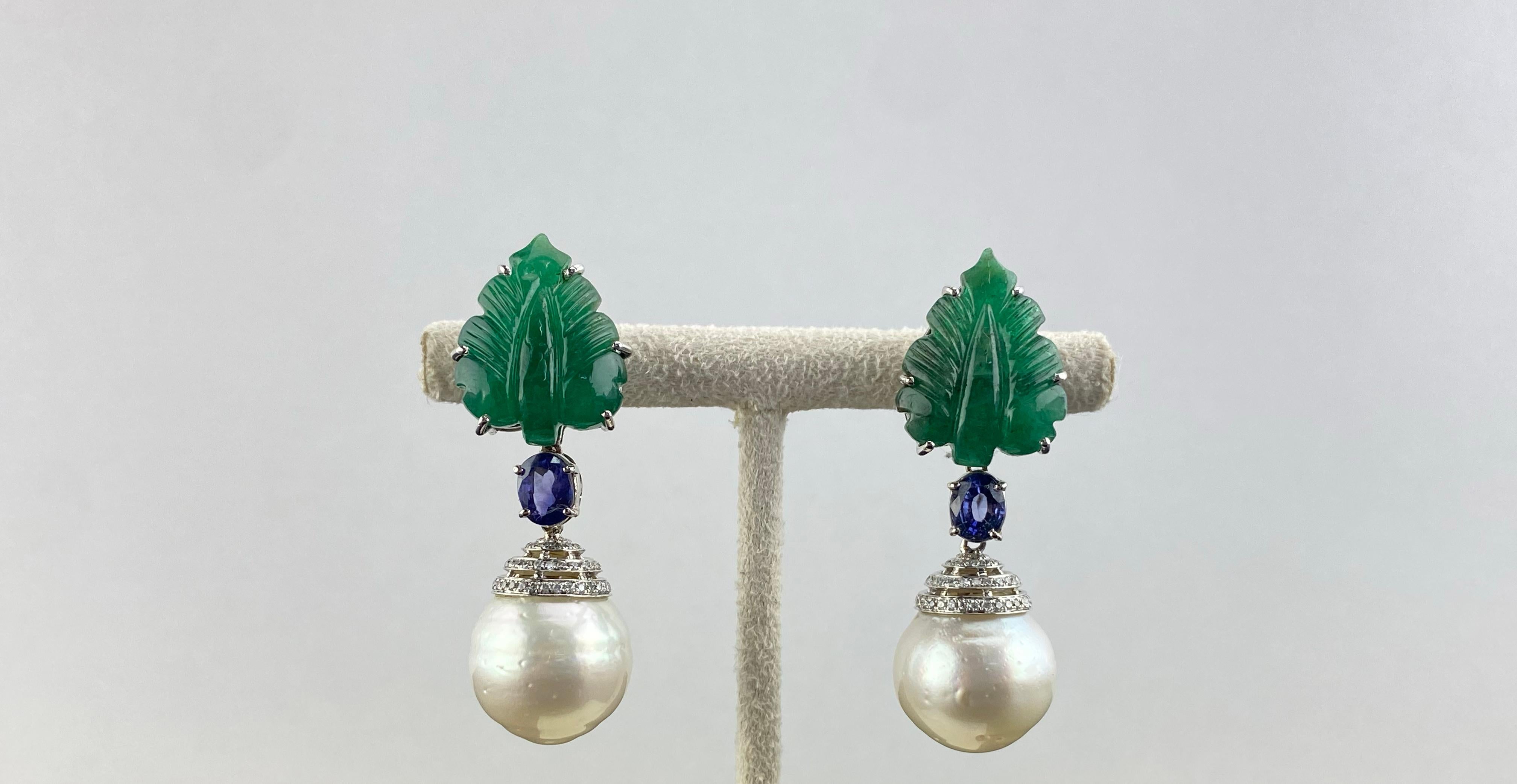 Natural Zambian Carved Emerald and South Sea Pearl Earrings Set in 18K Gold In New Condition In Bangkok, Thailand