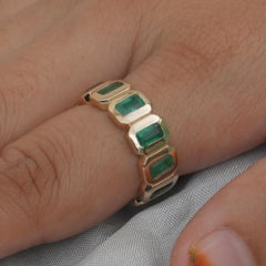 Bague à anneau entier en or jaune 14 carats sertie d'une émeraude naturelle de Zambie, taille US 7
