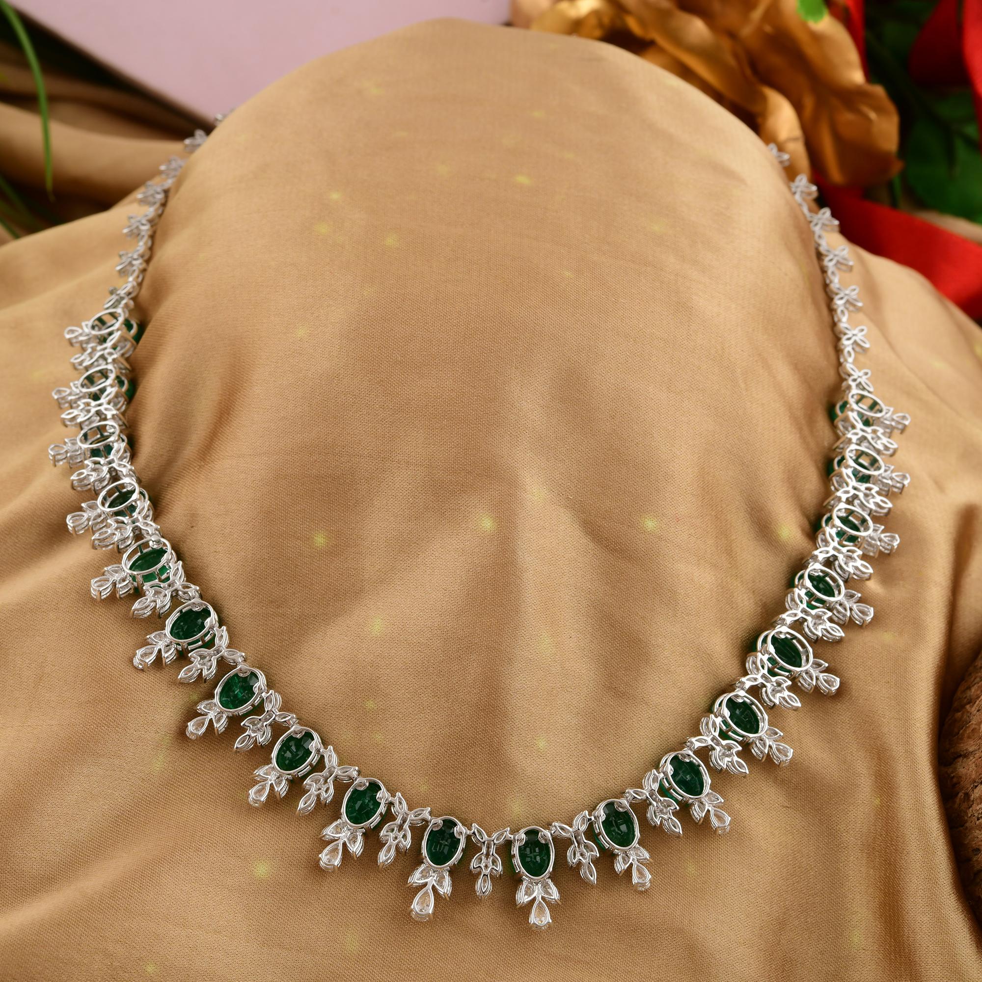 De las mujeres Esmeralda natural de Zambia 17,83 qt Diamante 6,84 qt Collar de boda de oro blanco de 18 quilates en venta