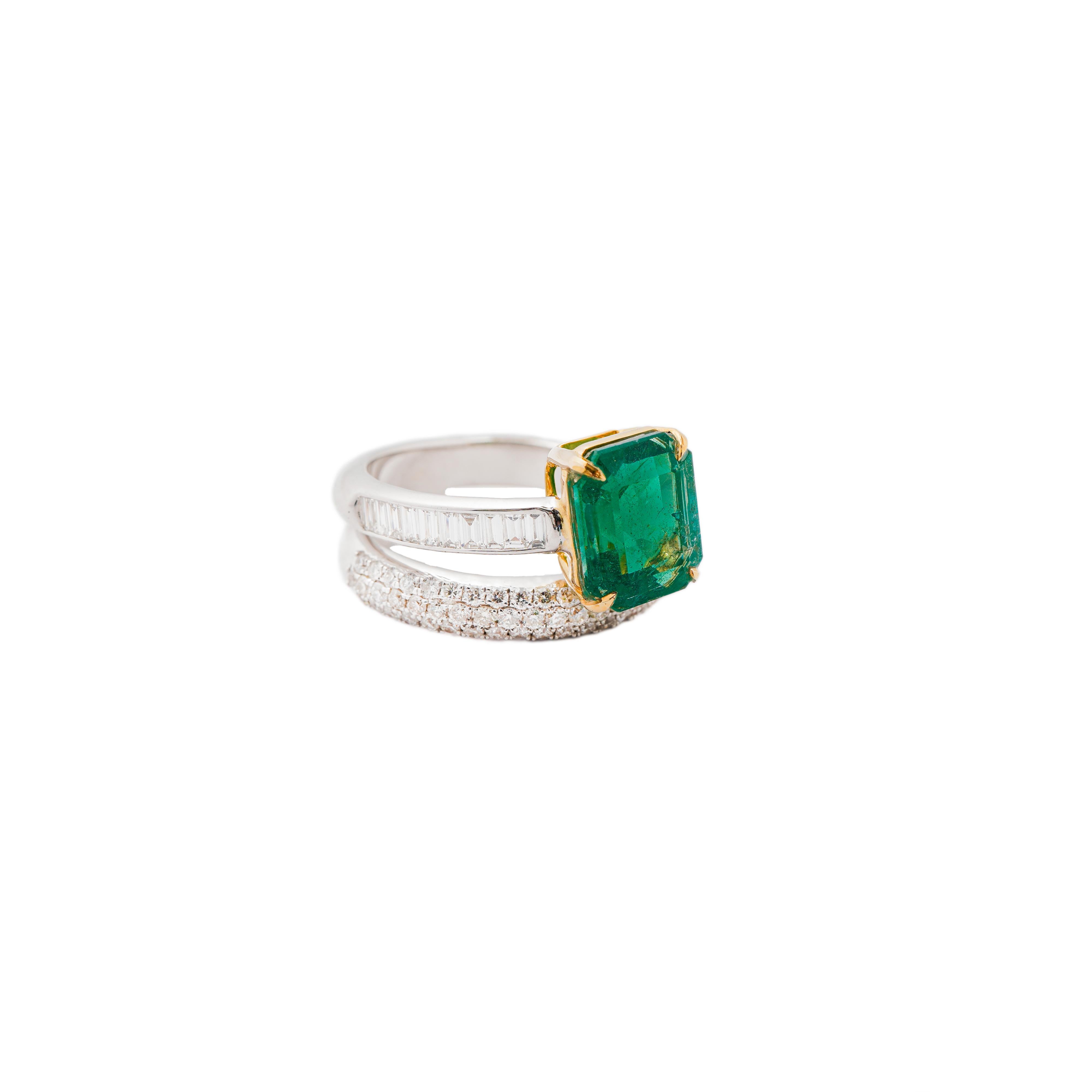 Natürlicher sambischer Smaragd 3,44cts & Diamant 0,93cts Ring in 18k Gold im Zustand „Neu“ im Angebot in jaipur, IN