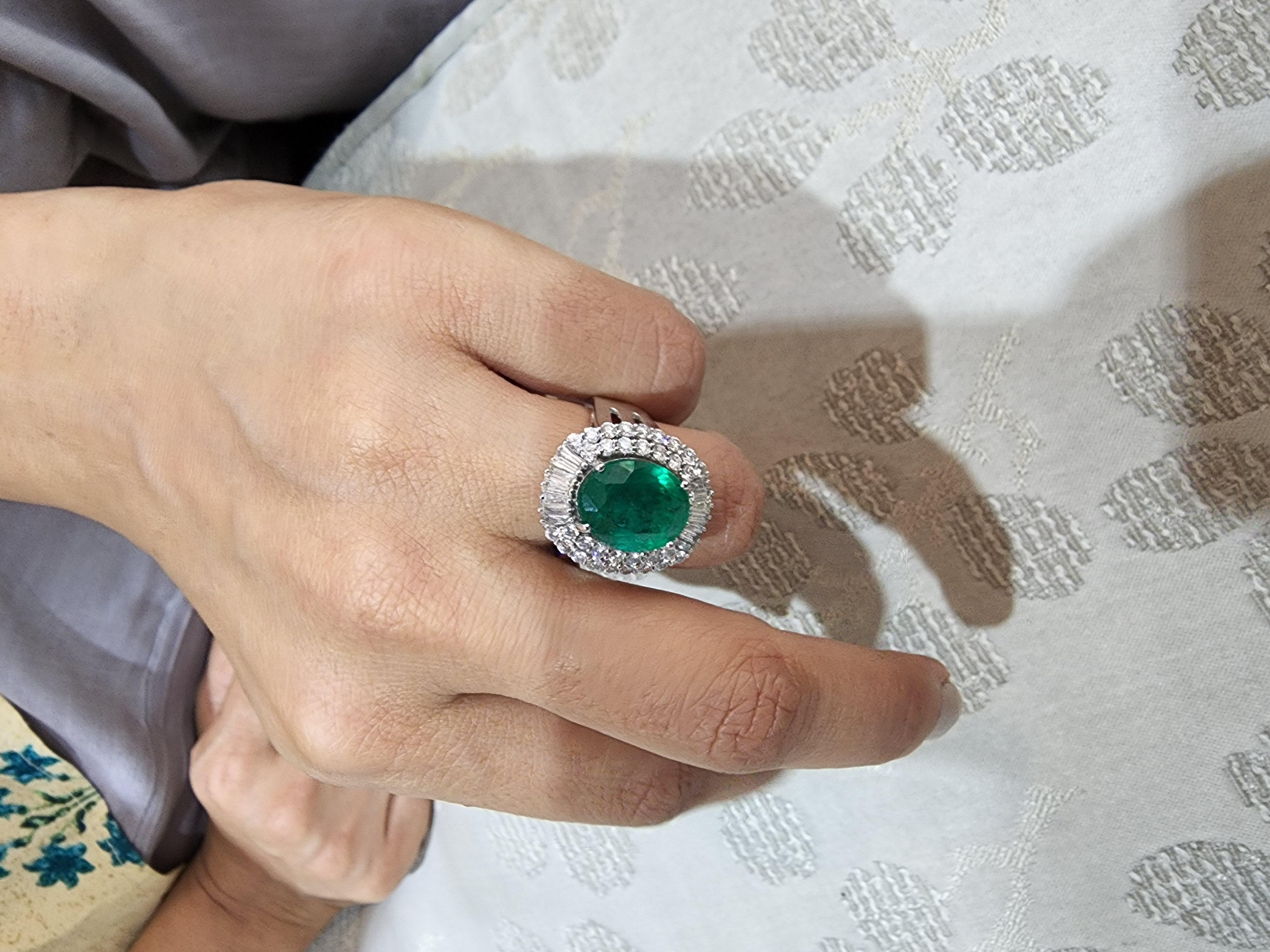 Women's or Men's Natural Zambian Emerald 4.54 cts with Diamonds 1.47cts ring and 14k Gold For Sale