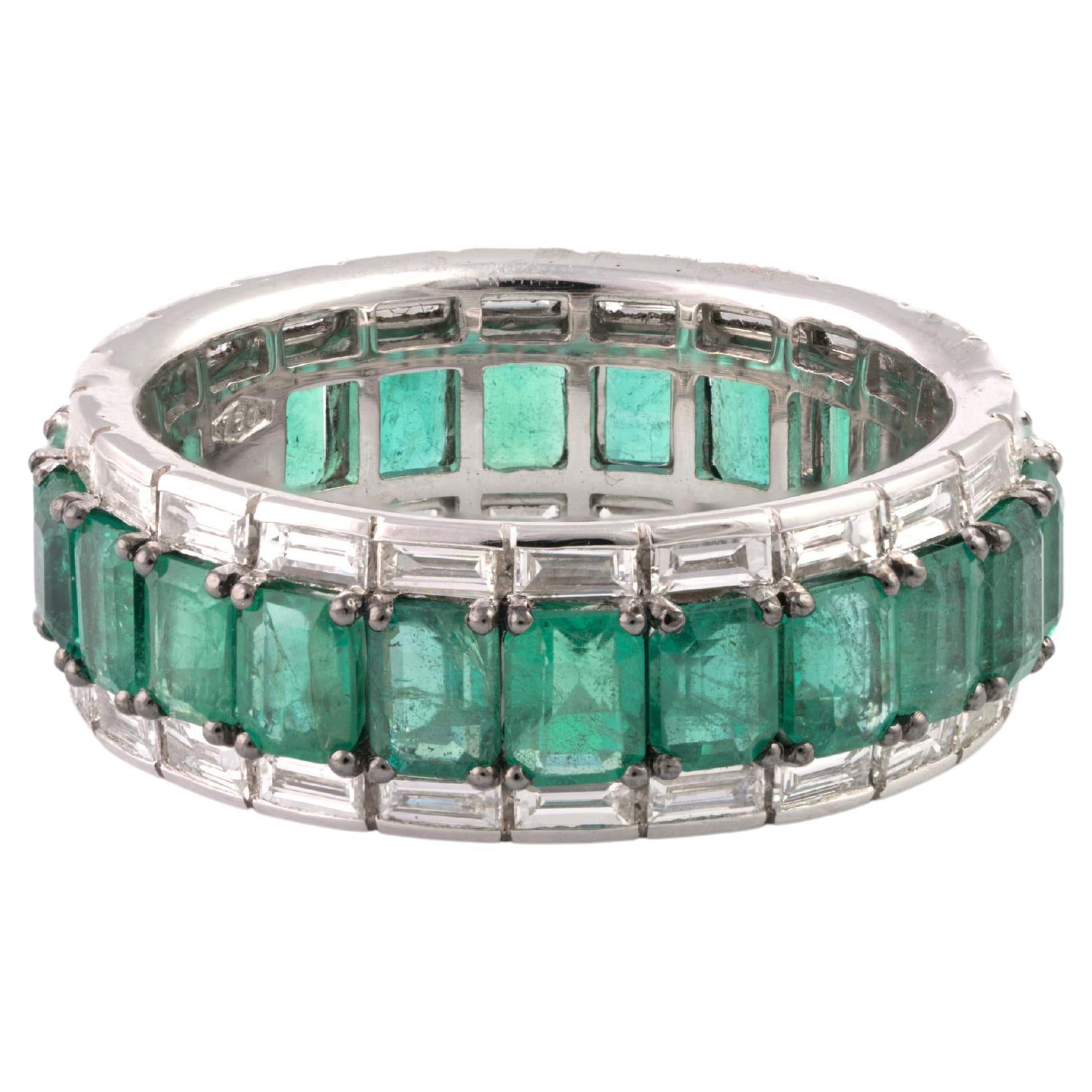 Émeraude naturelle de Zambie 5,98 carats et diamants 1,56 carats en or 18 carats en vente