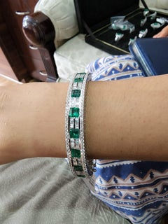 Natural Zambian Emerald 6.18 Carats and Diamonds 3.05 Carats in 14k gold