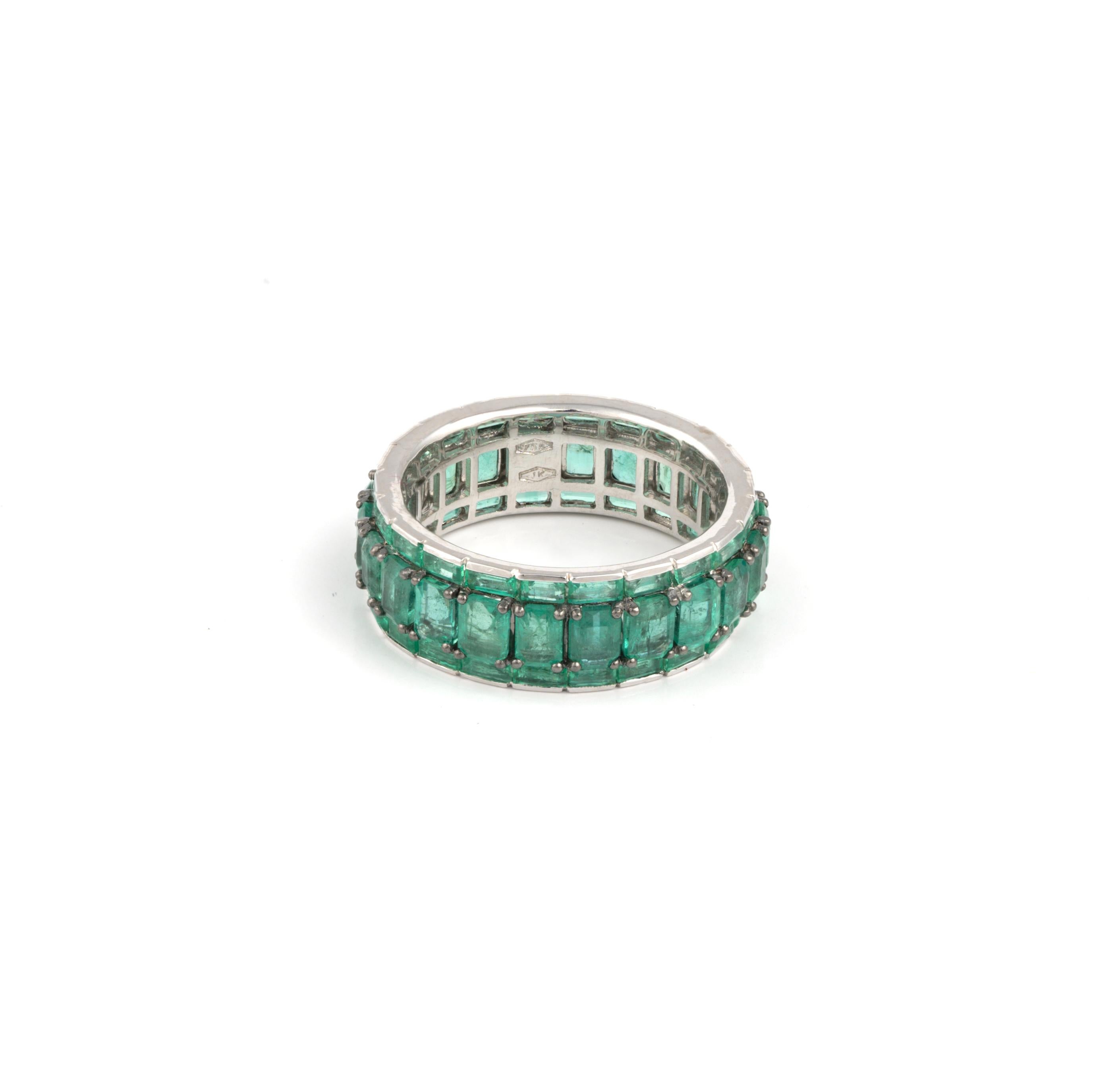 Women's or Men's Natural Zambian Emerald 6.19 Carats Ring in 18k Gold For Sale