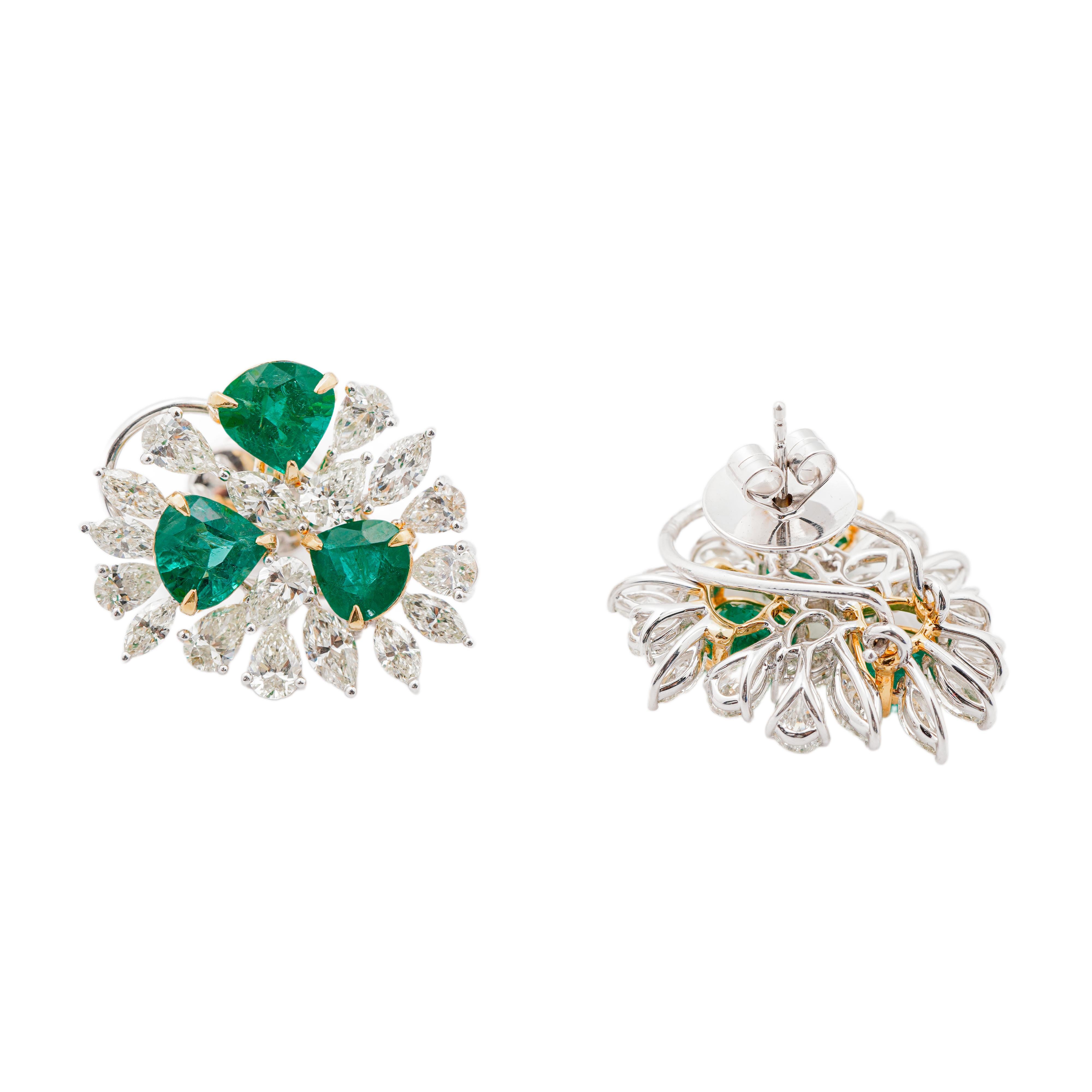 Für die Freigabe der Sendung müssen Sie keine Steuern zahlen. Wir übernehmen die Steuer und die Versandkosten.

Dieser atemberaubende, von einem Designer gefertigte Ohrring besteht aus 18-karätigem Gold und ist mit einem EMERALD-Edelstein besetzt,
