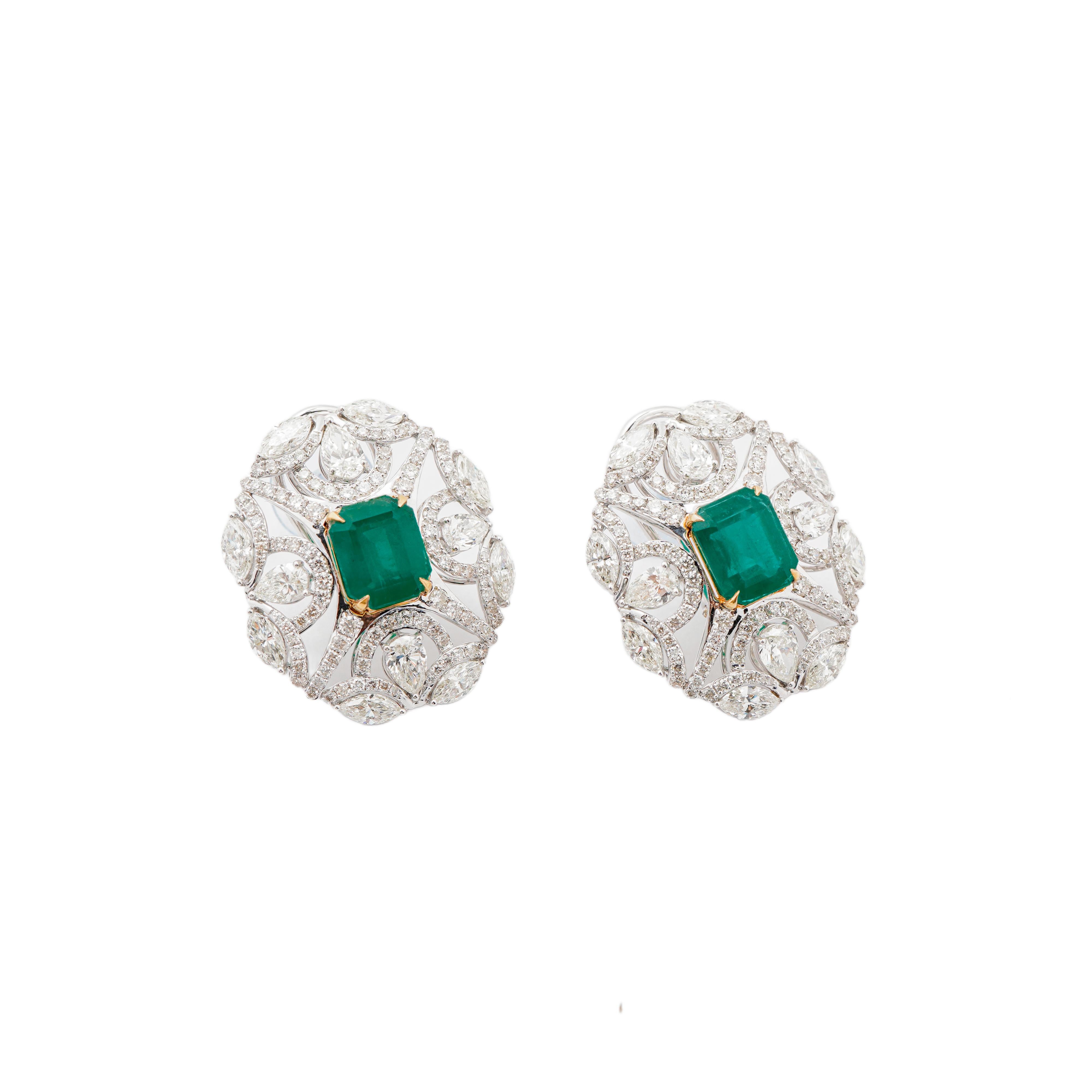 Natürlicher sambischer Smaragd 6,80cts & Diamant 7,29cts Ohrring in 18k Gold Damen im Angebot