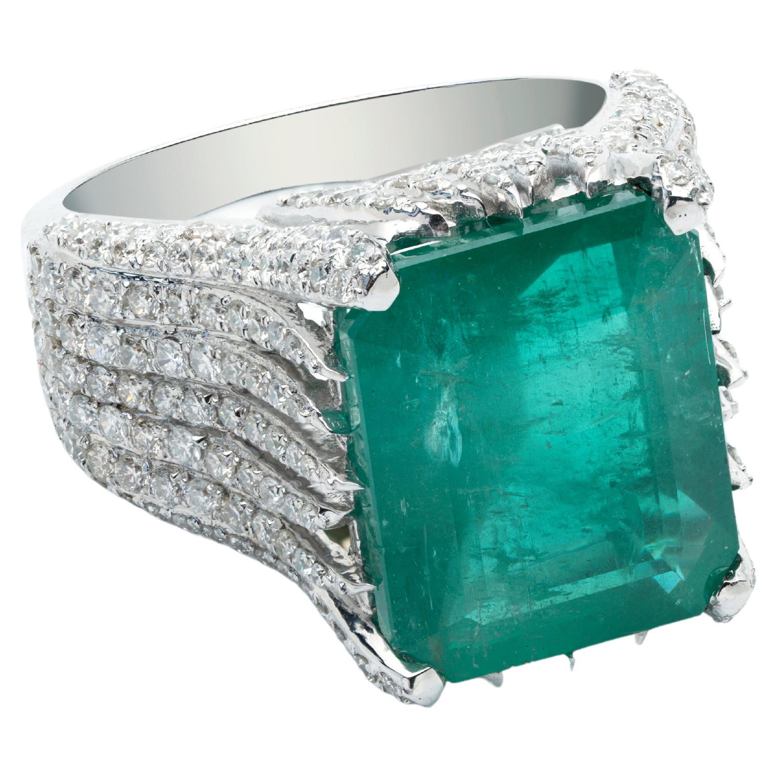 Natural Zambian Emerald 9.75 Carats and 2.10 Carats Di 2amonds in 14K Gold For Sale