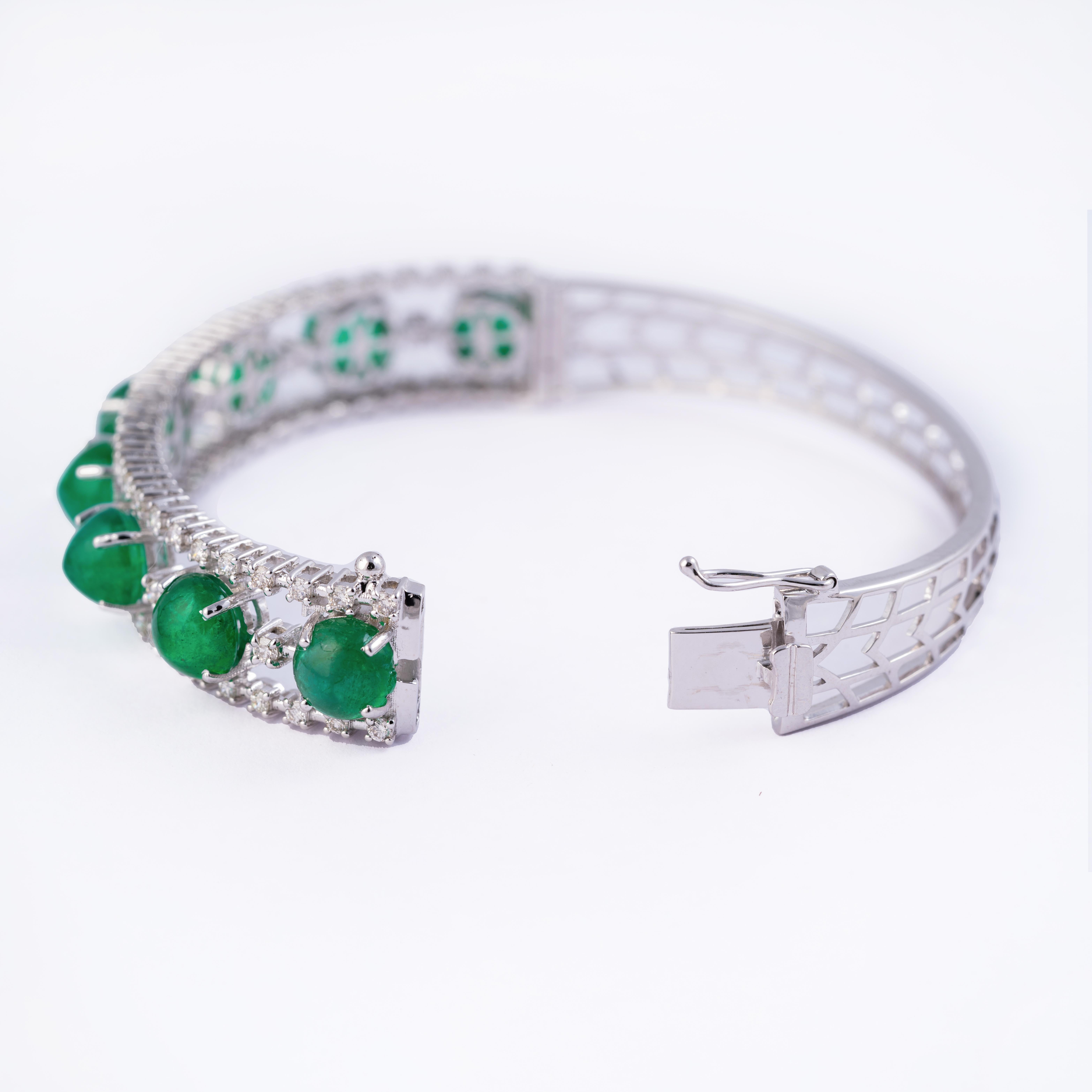 Natural Zambian Emerald and Diamond Bracelet in 14k Gold In New Condition For Sale In New York, NY