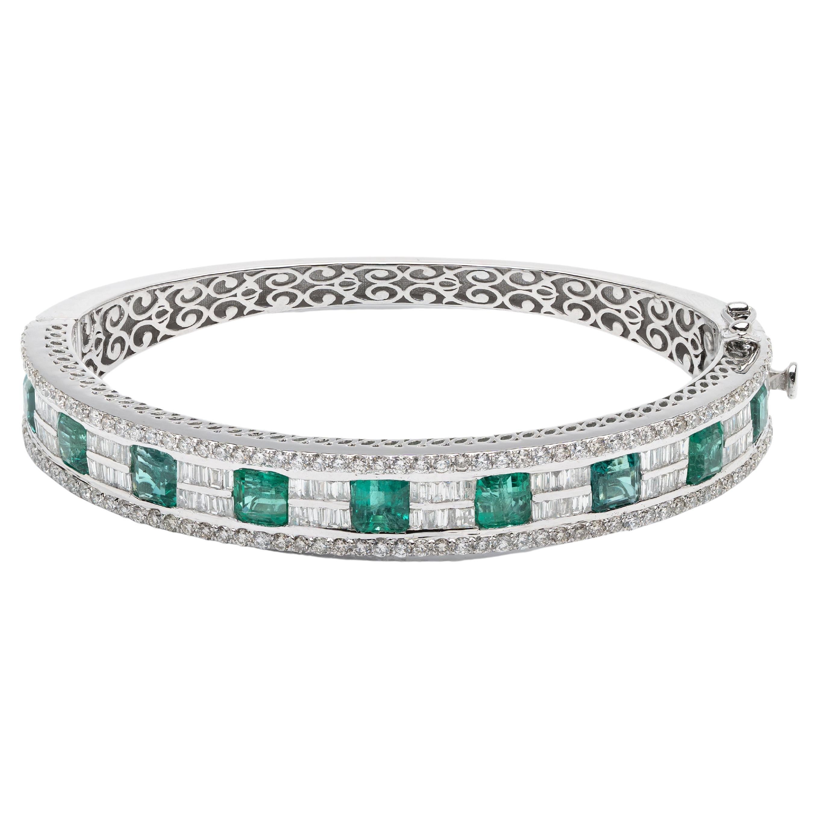 Natural Zambian Emerald Bracelet with 6.18 Carats Emerald and 3.05 Carats For Sale