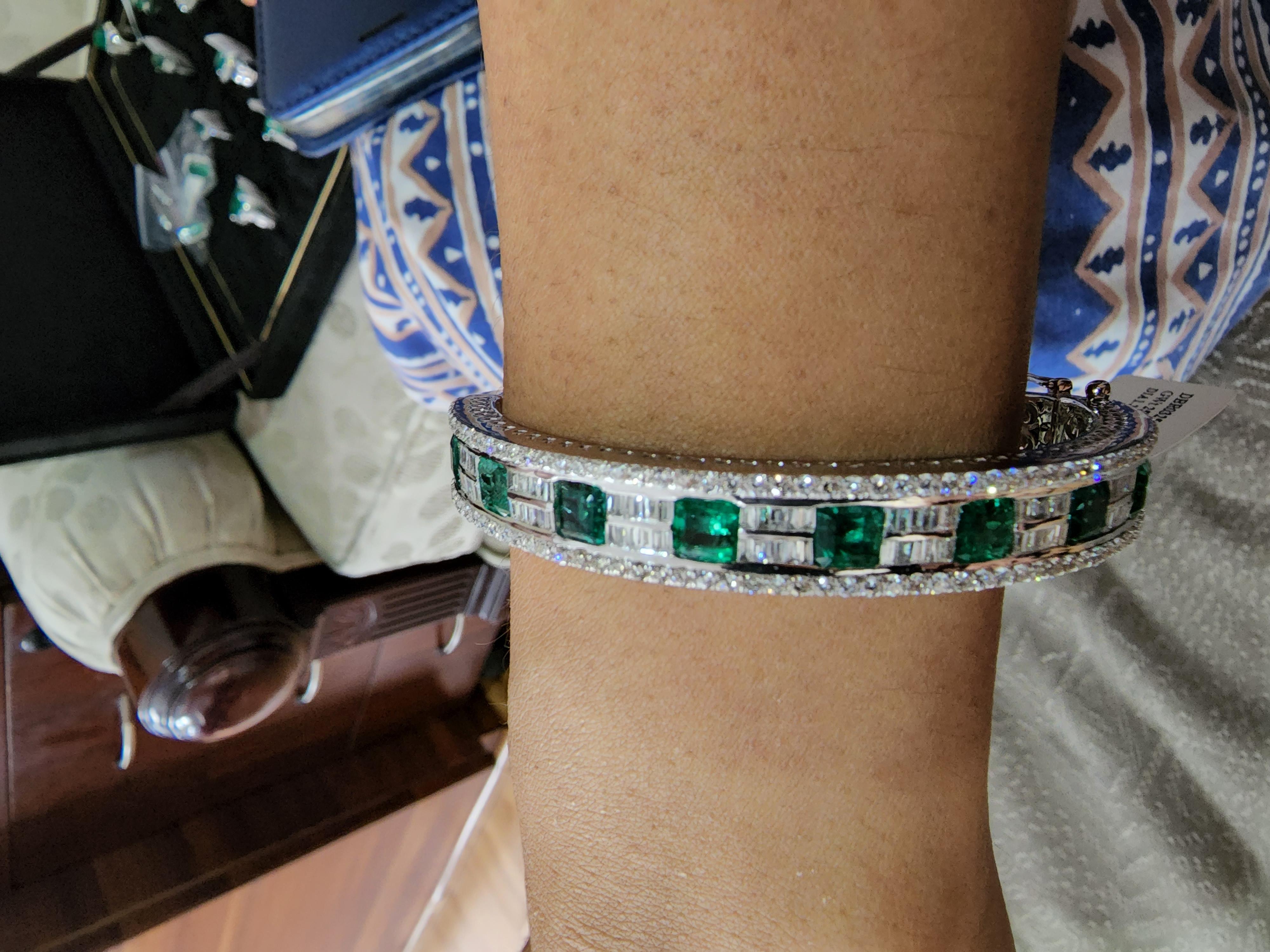 Women's or Men's Natural Zambian Emerald Bracelet with 6.18 Carats Emerald and 3.05 Carats For Sale