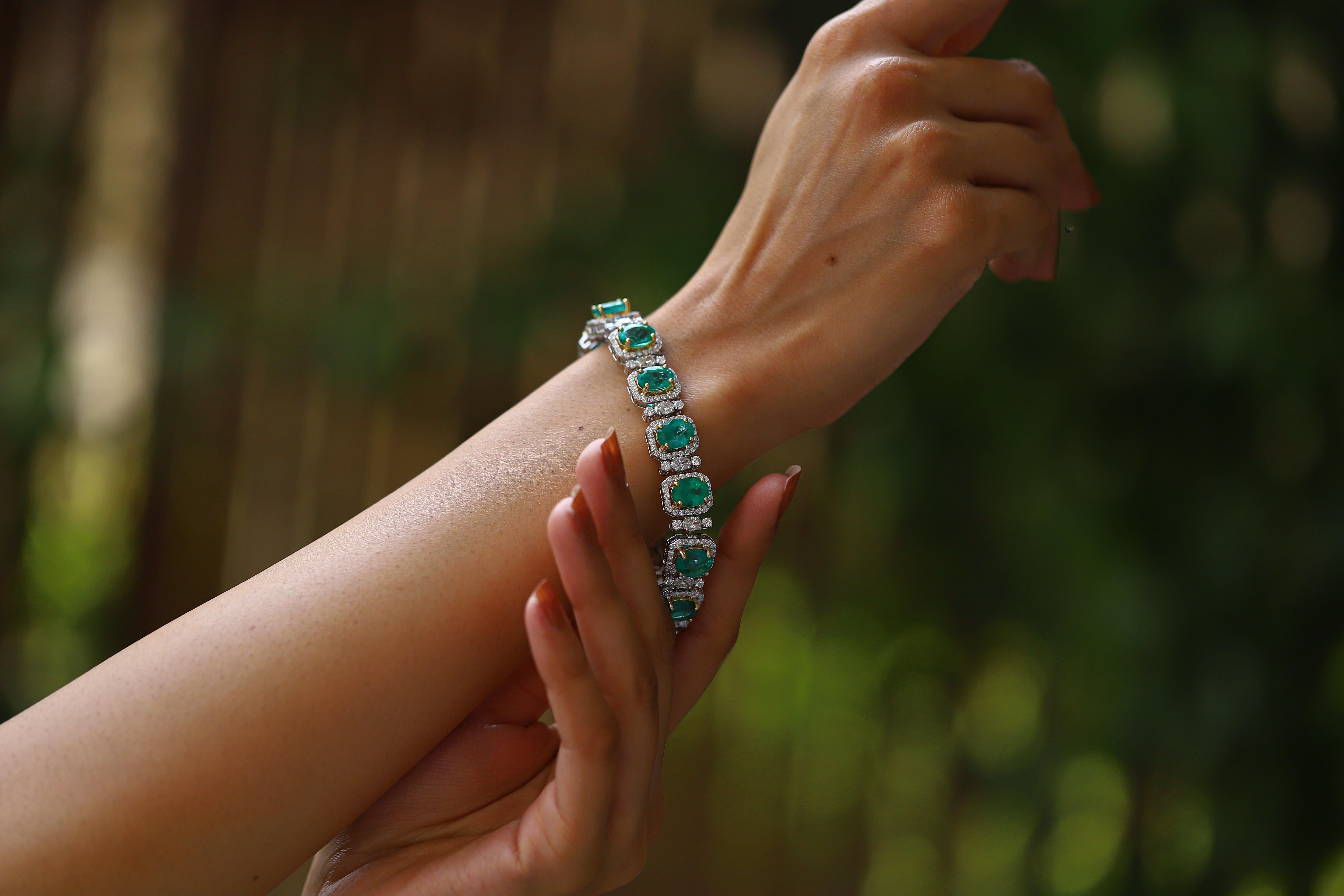 Natural Zambian Emerald Bracelet with Diamond and 18k Gold In New Condition For Sale In jaipur, IN