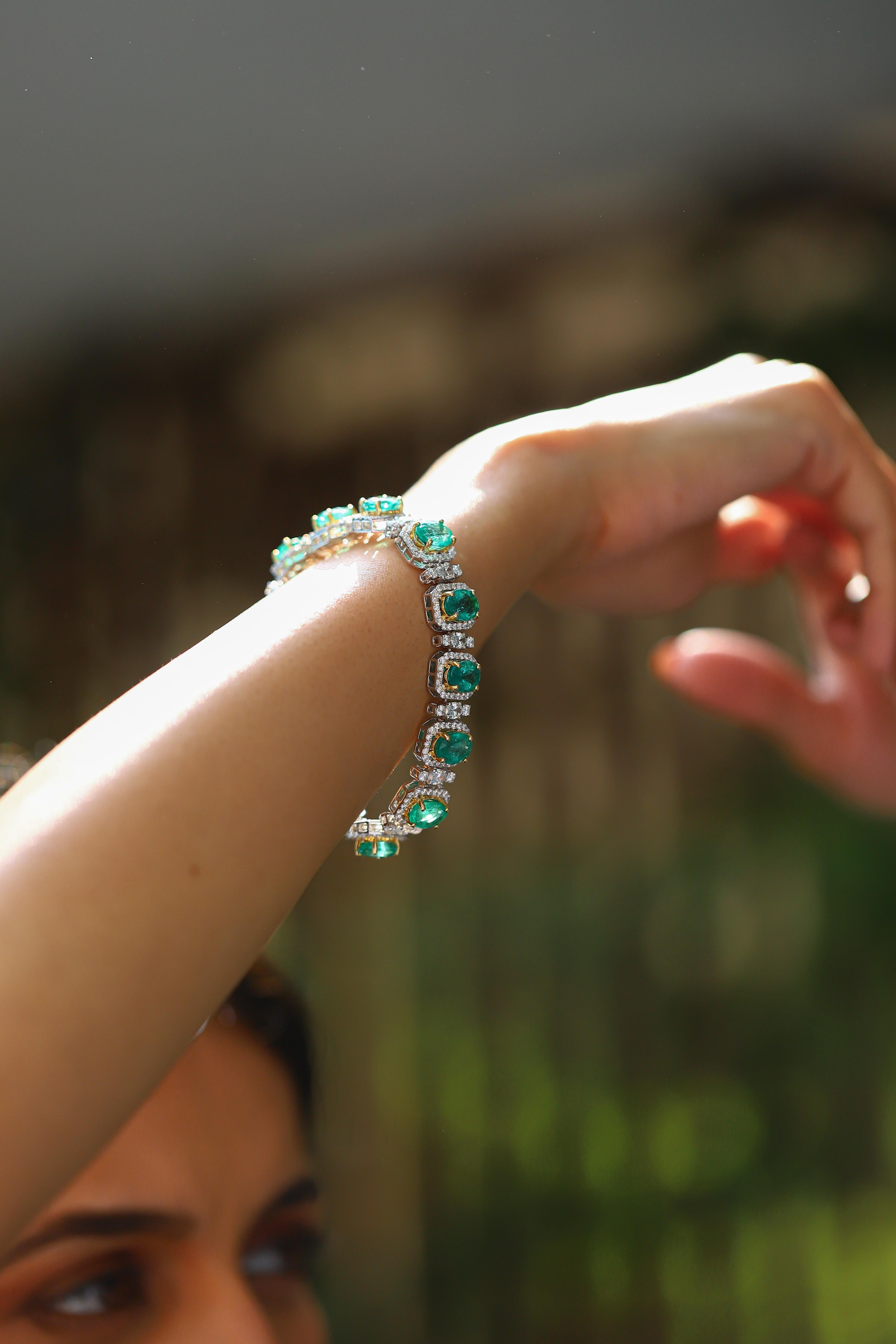 Women's Natural Zambian Emerald Bracelet with Diamond and 18k Gold For Sale