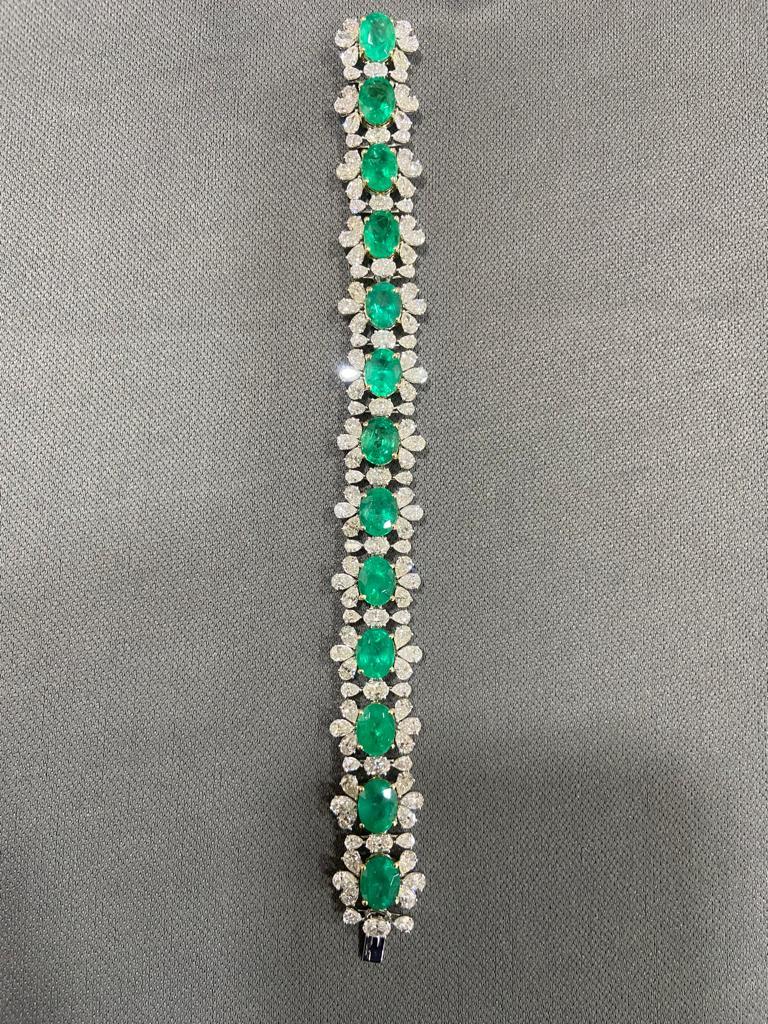 Bracelet d'émeraudes naturelles de Zambie avec diamants et or 18 carats en vente 3