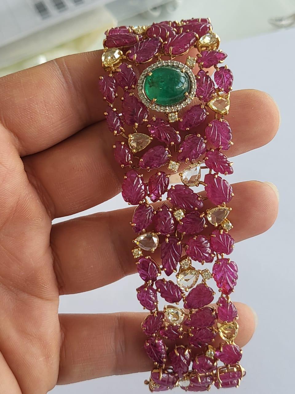 Natural Zambian Emerald Cabochon, Ruby Carving & Yellow Diamonds Cuff Bracelet In New Condition For Sale In Hong Kong, HK