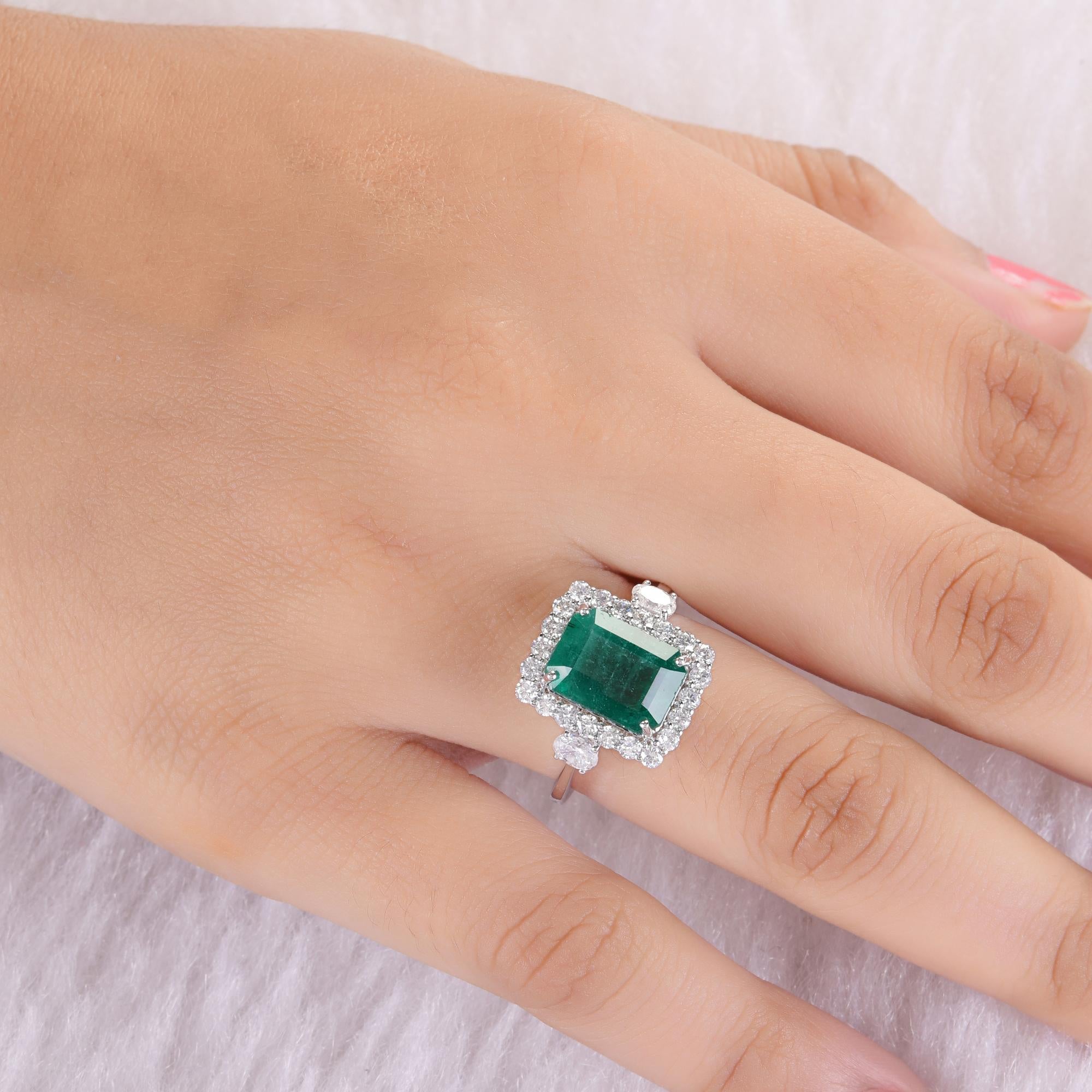 Natural Zambian Emerald Cocktail Ring SI/H Diamond 14 Karat White Gold Jewelry In New Condition For Sale In Diera, Dubai