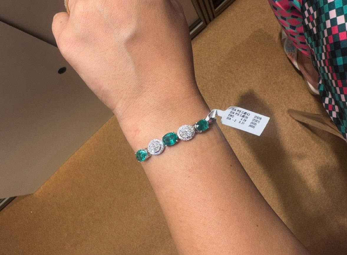 Natürlicher Smaragd aus Sambia  Diamantarmband aus 18k Gold im Zustand „Neu“ im Angebot in jaipur, IN