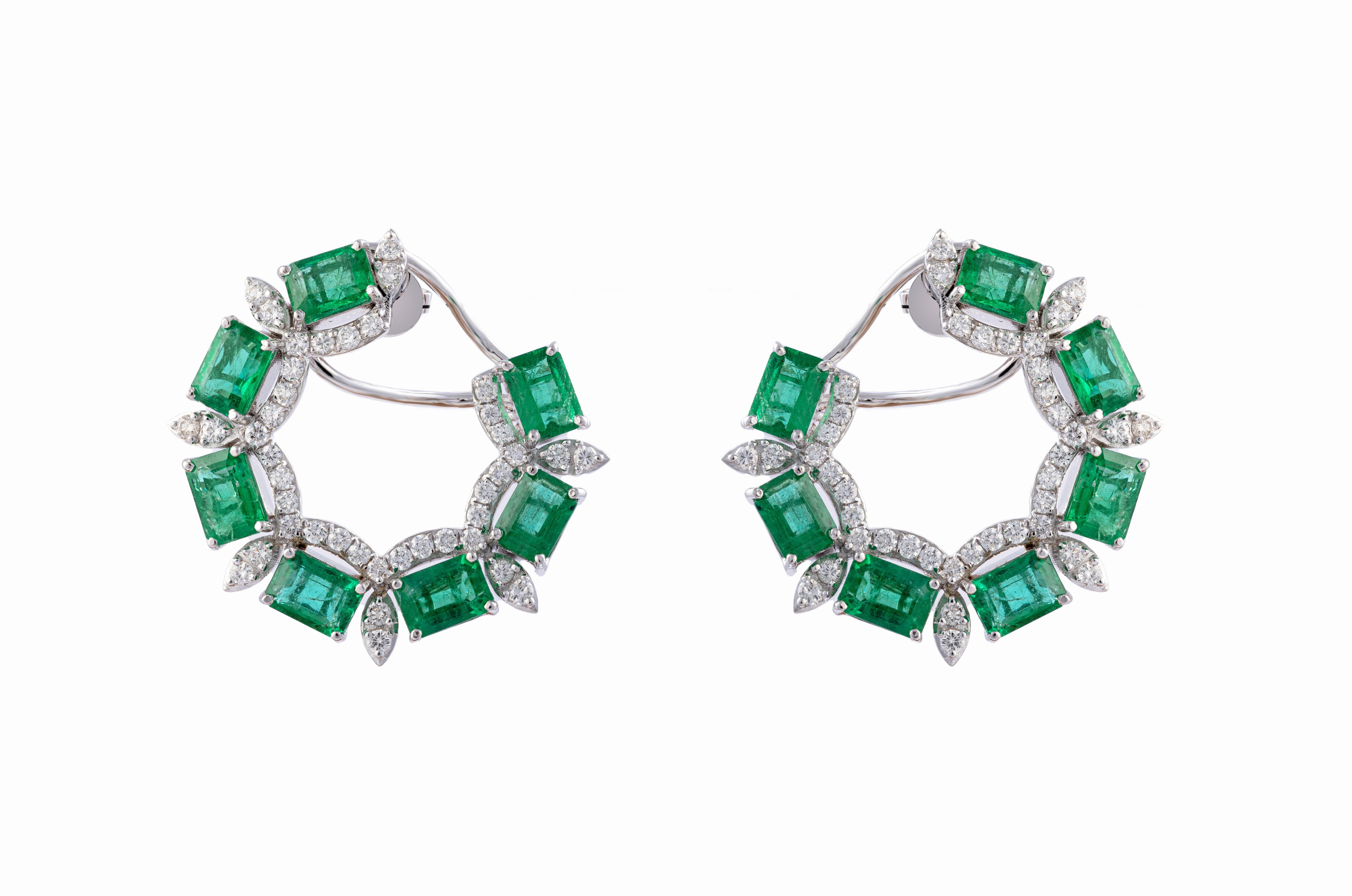 This is a beautiful Zambian natural Emerald earring with diamonds and 14k gold . the Emeralds are of very high quality and diamonds also vsi and G colour 
emerald : 13.04cts 
diamonds : 2.25cts
gold : 18.662gms 
very hard to capture the true color